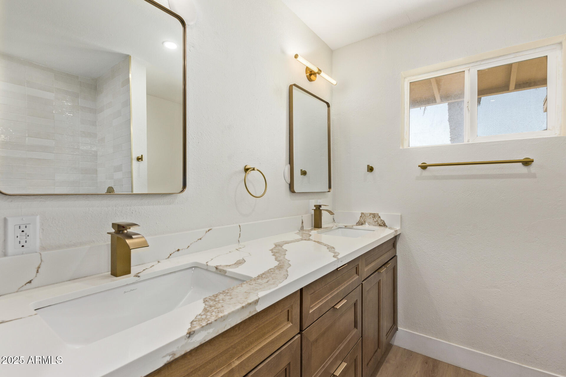 113 W RAWHIDE Avenue