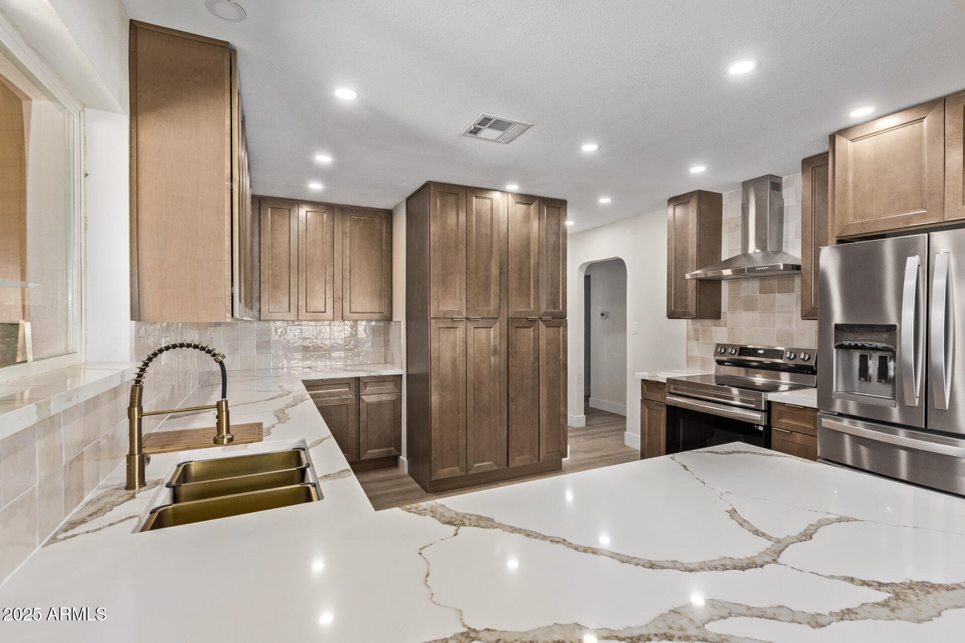 113 W RAWHIDE Avenue