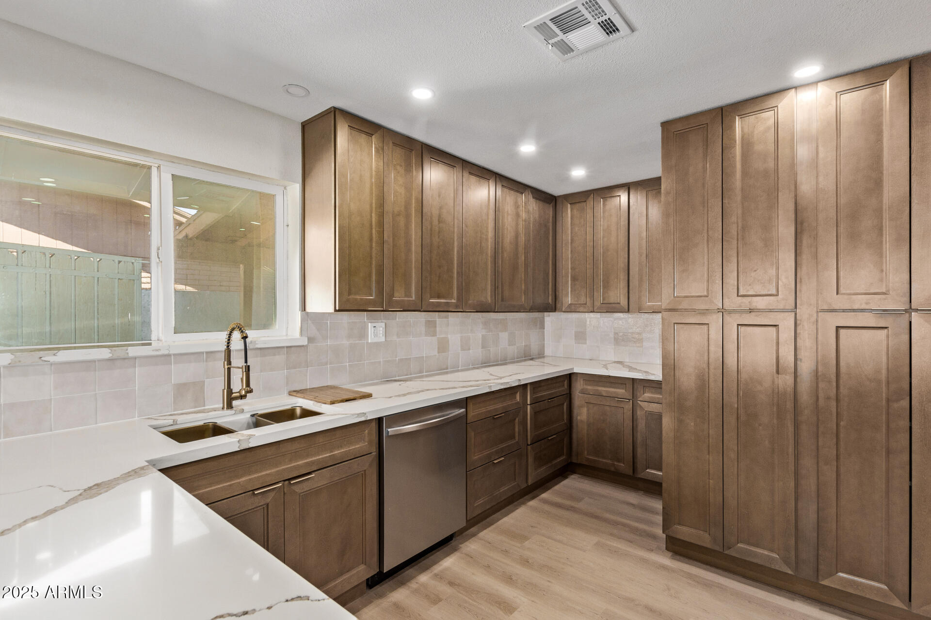 113 W RAWHIDE Avenue