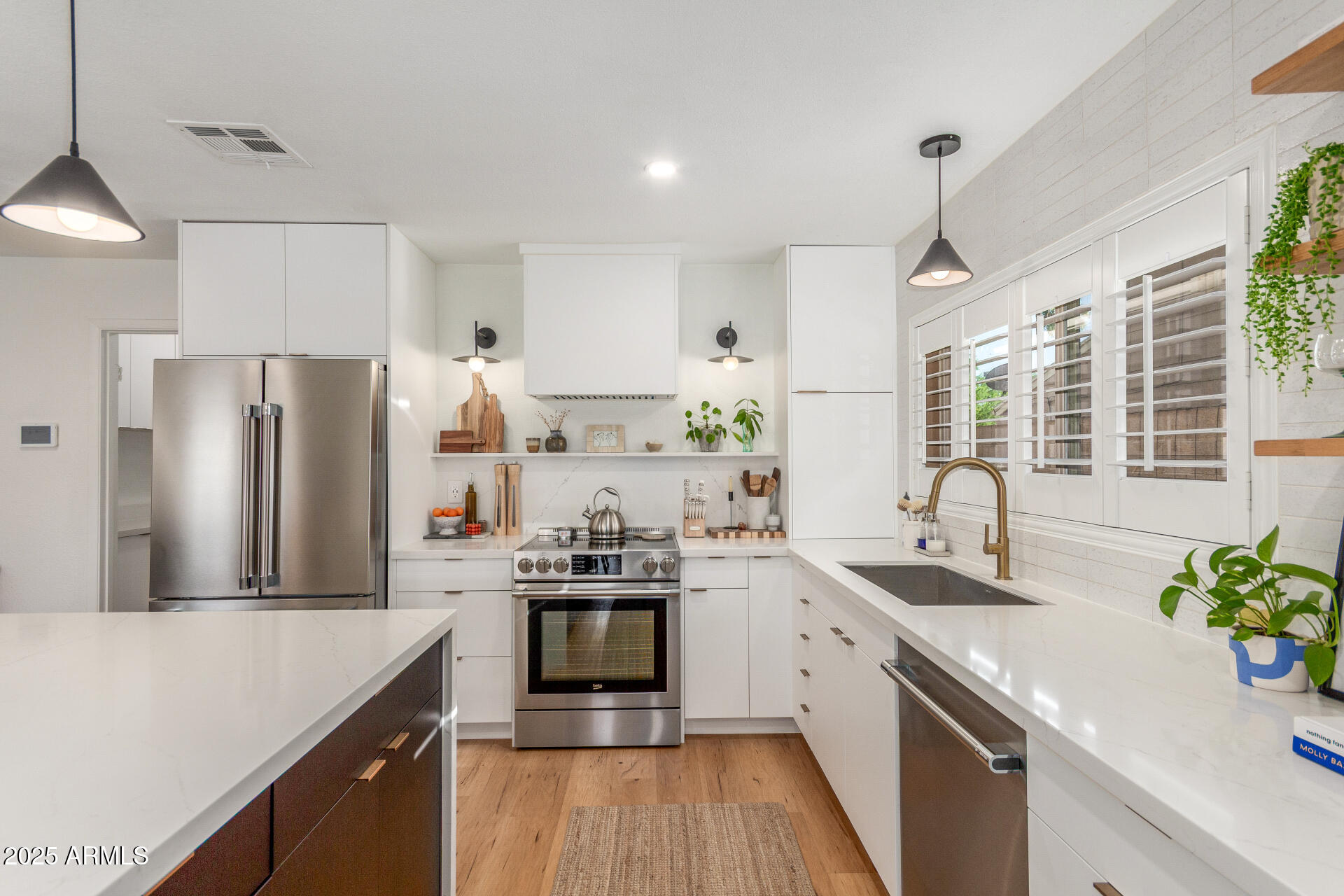 2432 W EVANS Drive
