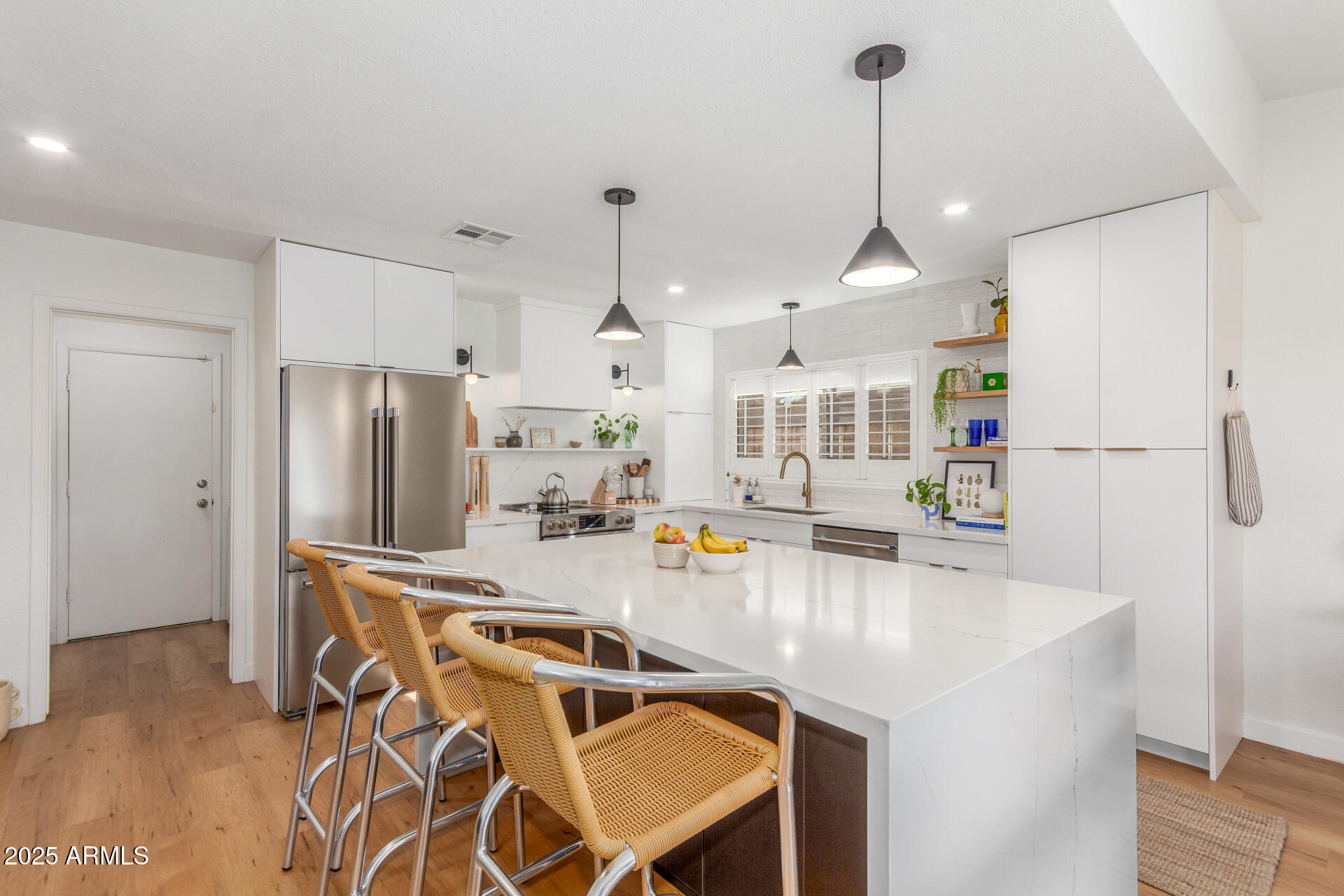 2432 W EVANS Drive
