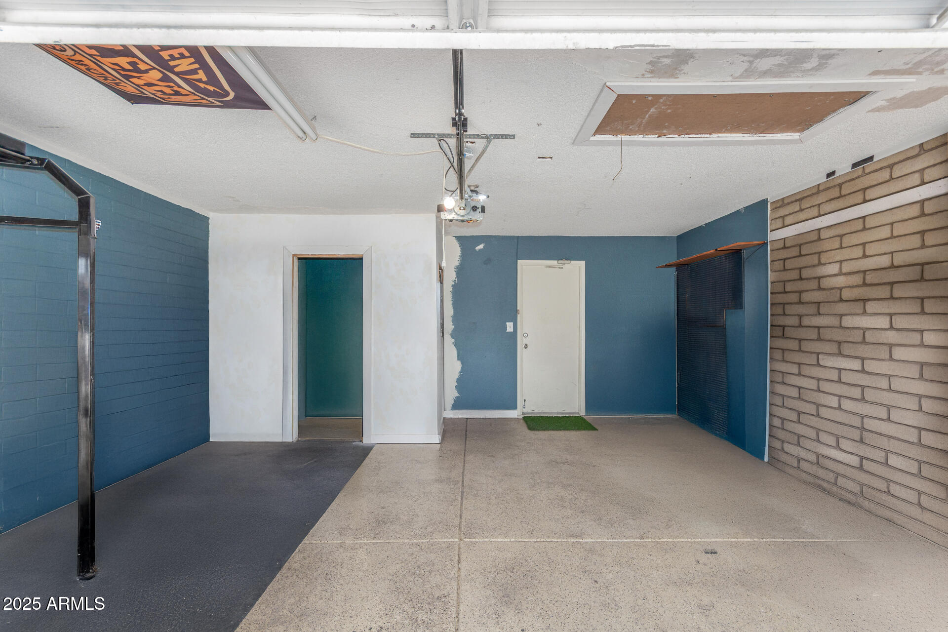 2432 W EVANS Drive