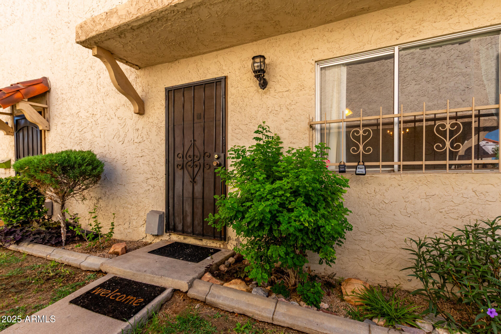 1227 E TOWNLEY Avenue