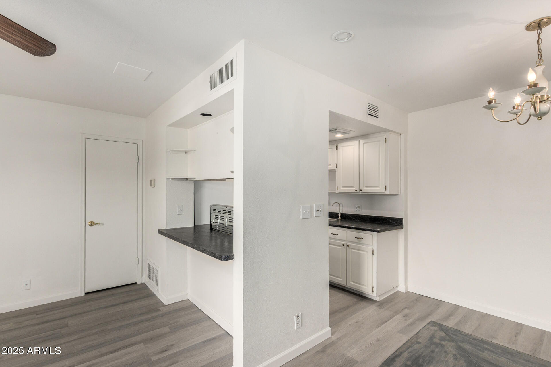 1227 E TOWNLEY Avenue