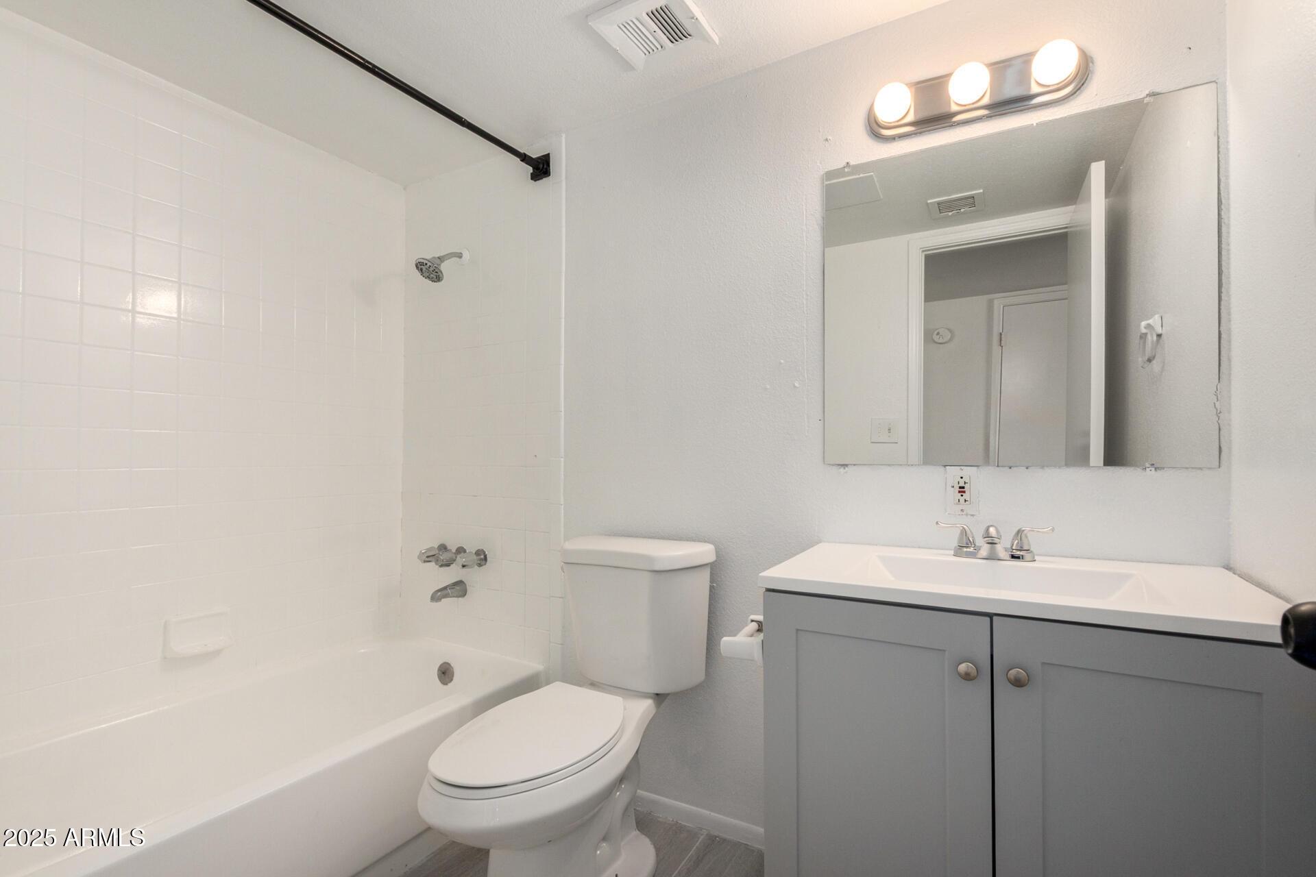 1227 E TOWNLEY Avenue