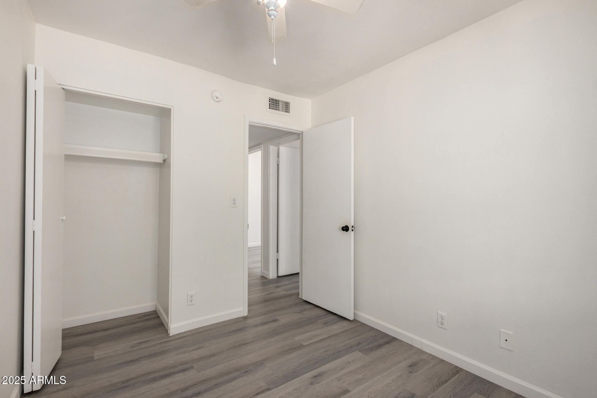 1227 E TOWNLEY Avenue