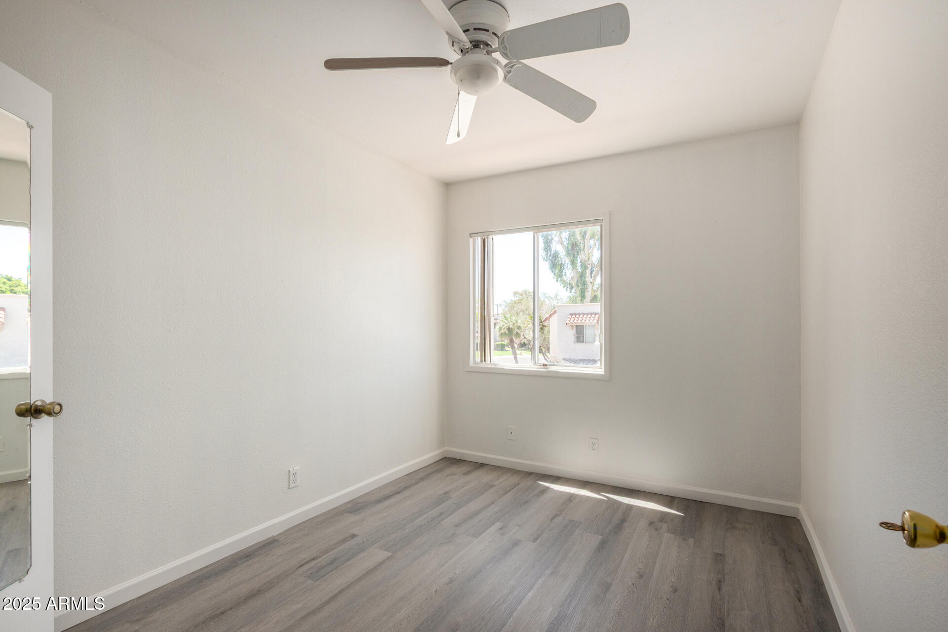 1227 E TOWNLEY Avenue