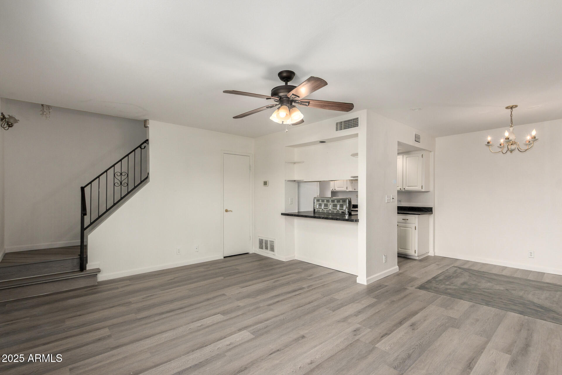 1227 E TOWNLEY Avenue