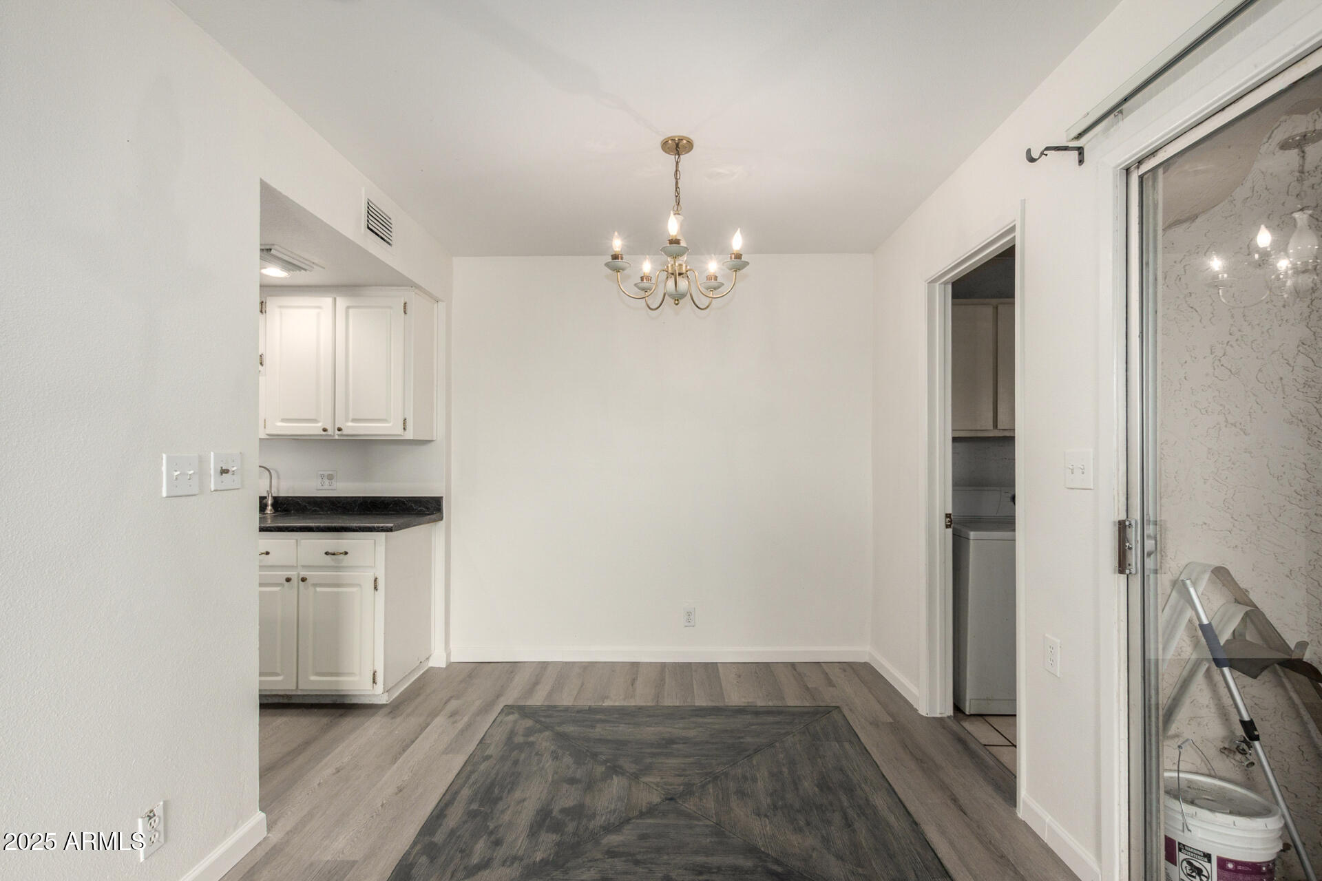 1227 E TOWNLEY Avenue