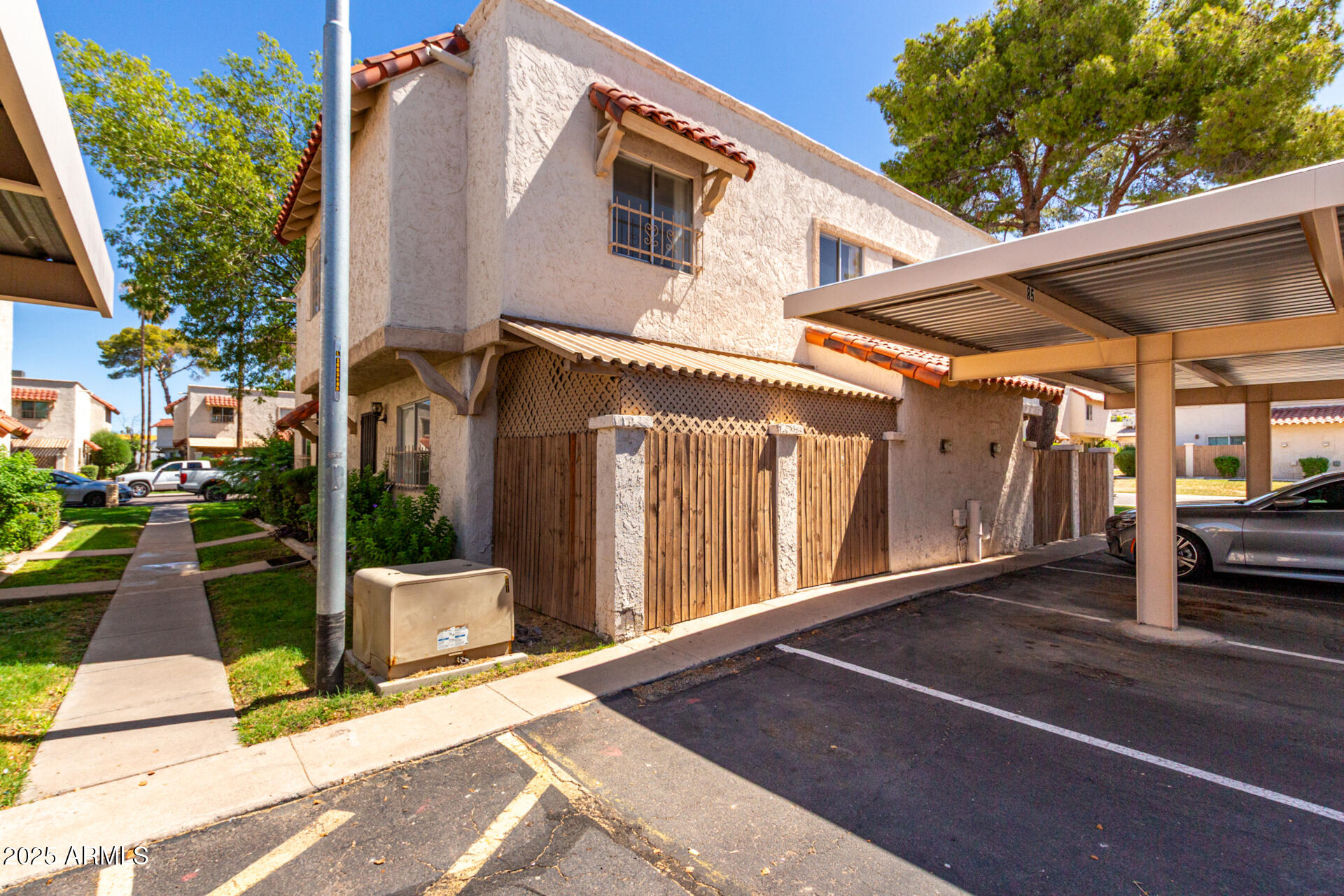 1227 E TOWNLEY Avenue