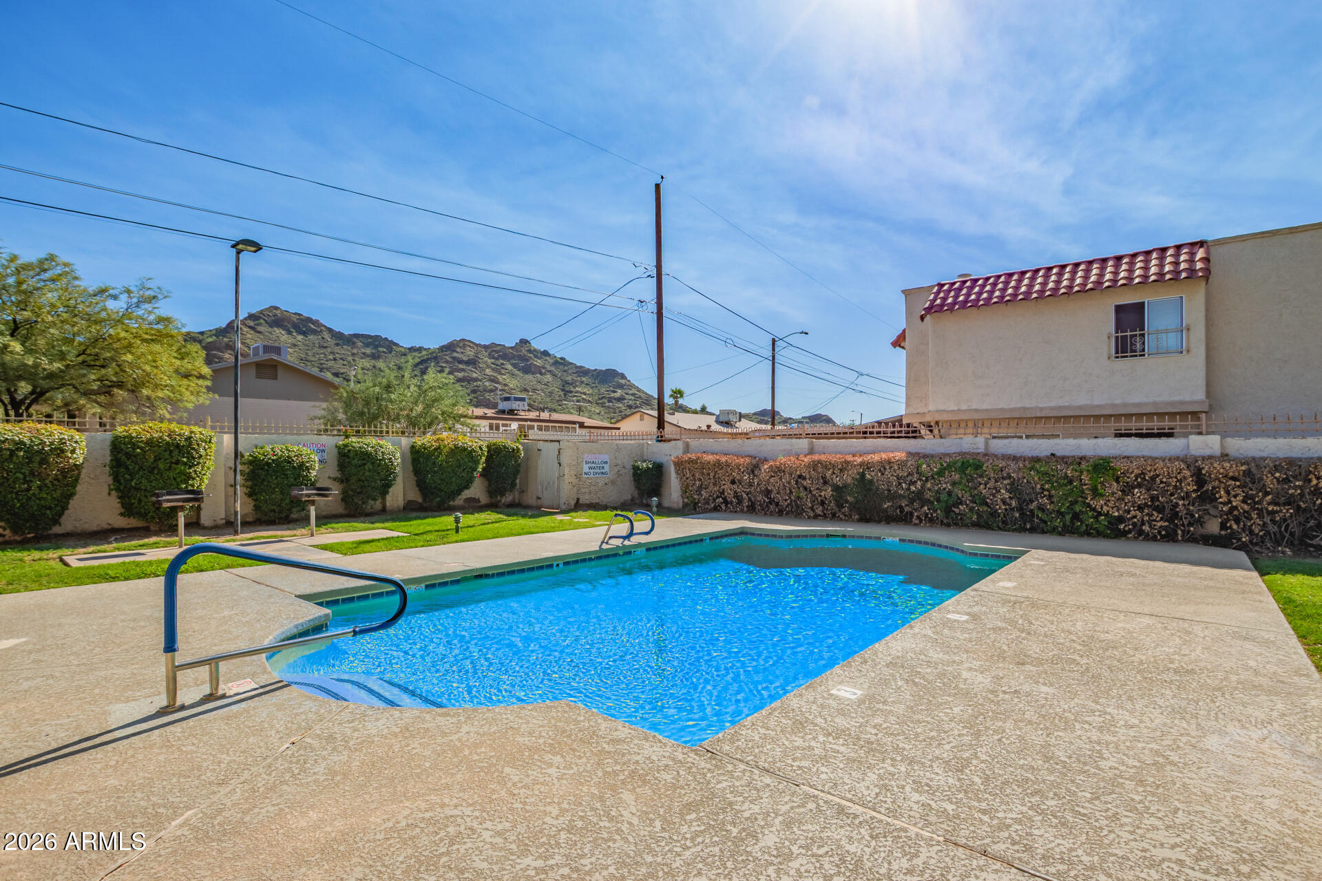 1227 E TOWNLEY Avenue