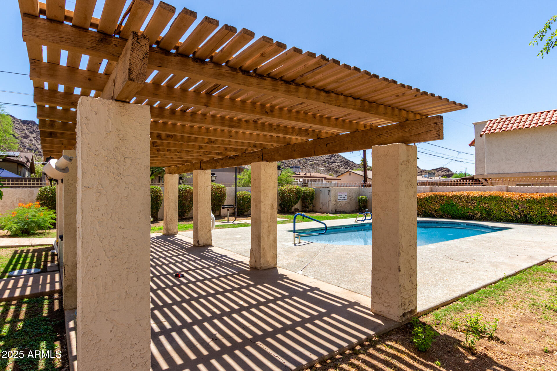 1227 E TOWNLEY Avenue