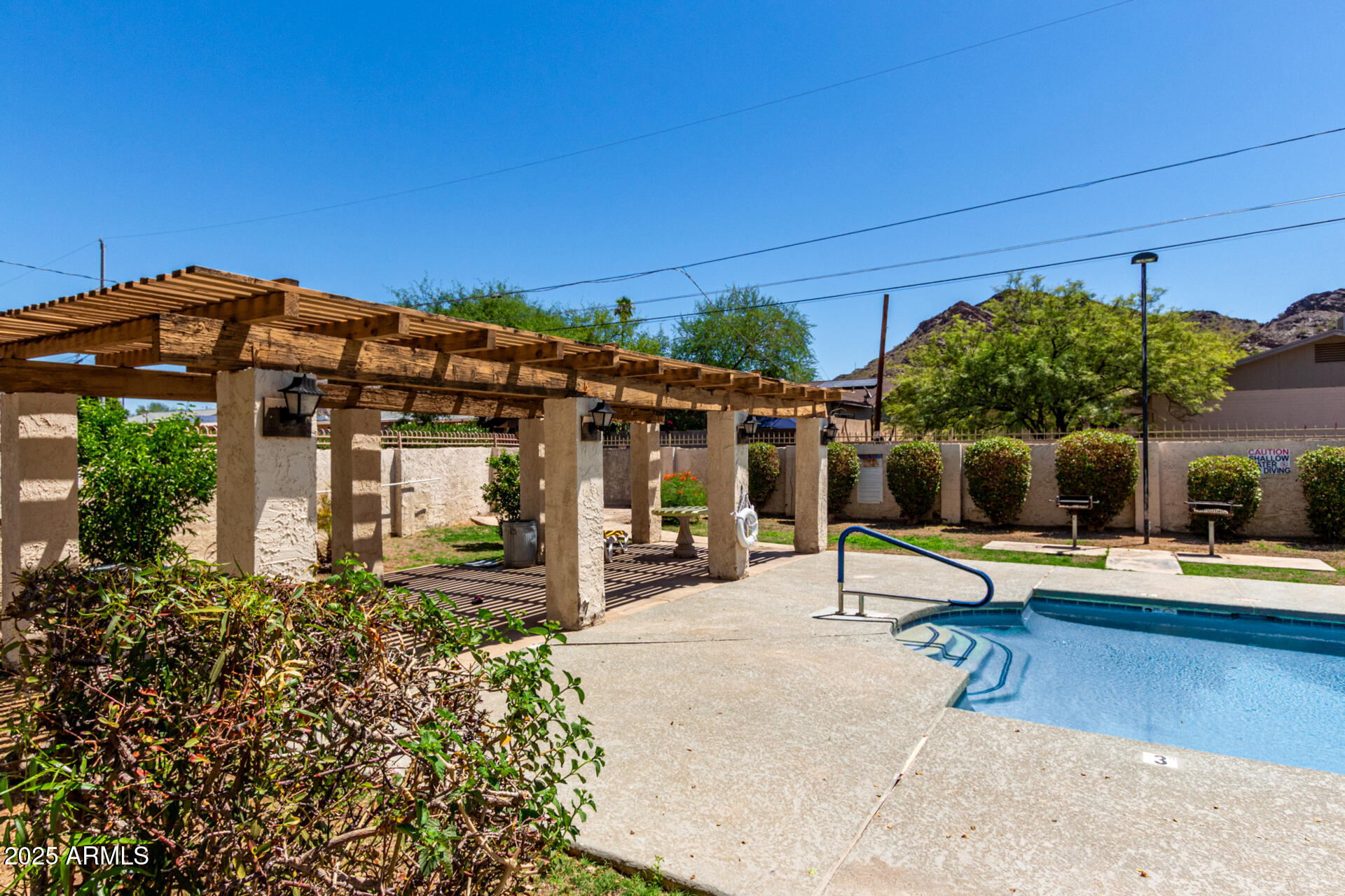 1227 E TOWNLEY Avenue