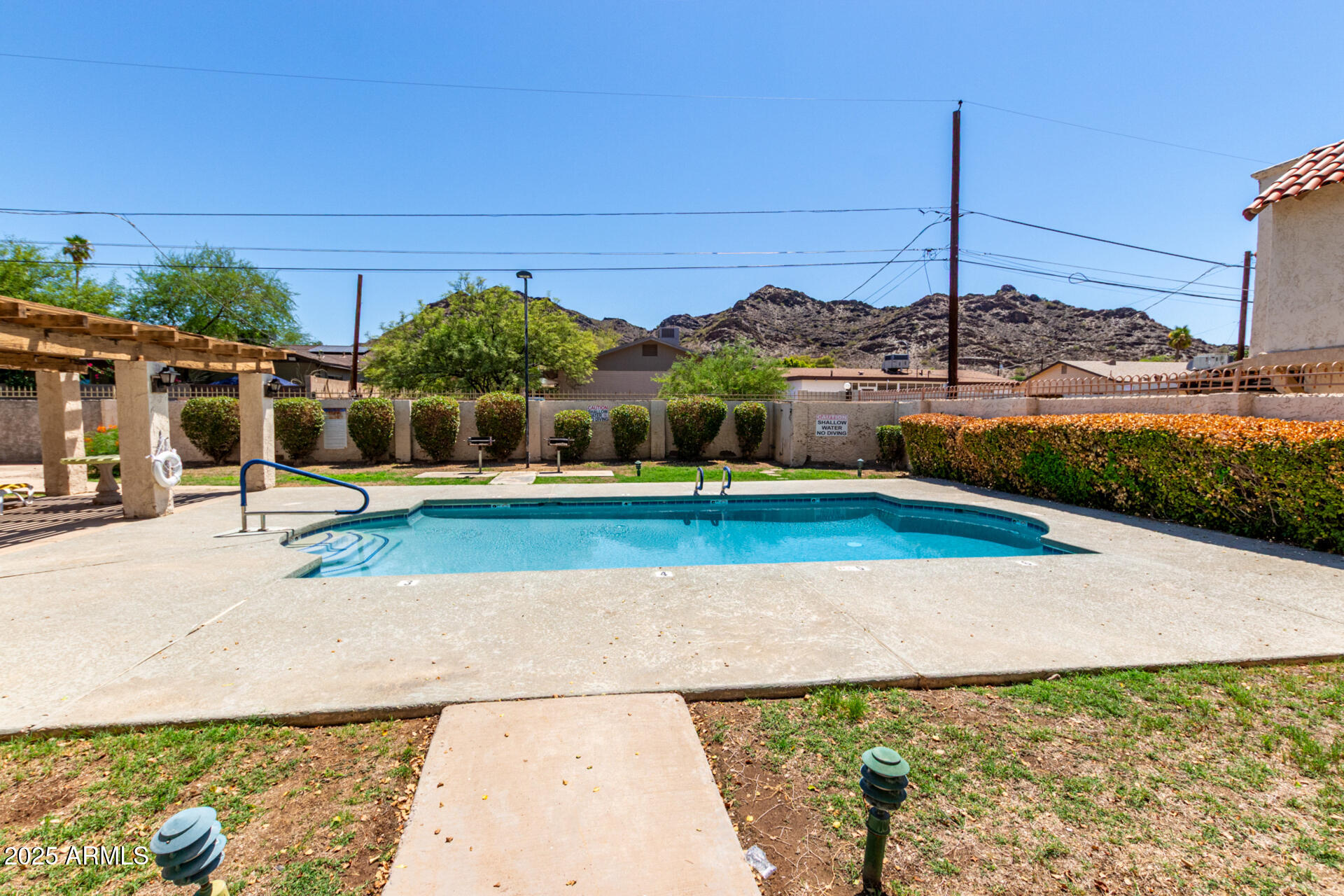 1227 E TOWNLEY Avenue