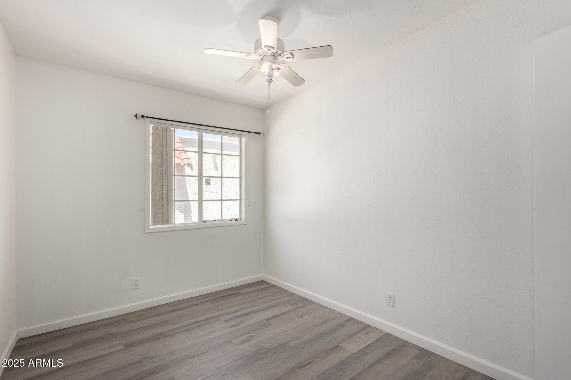 1227 E TOWNLEY Avenue