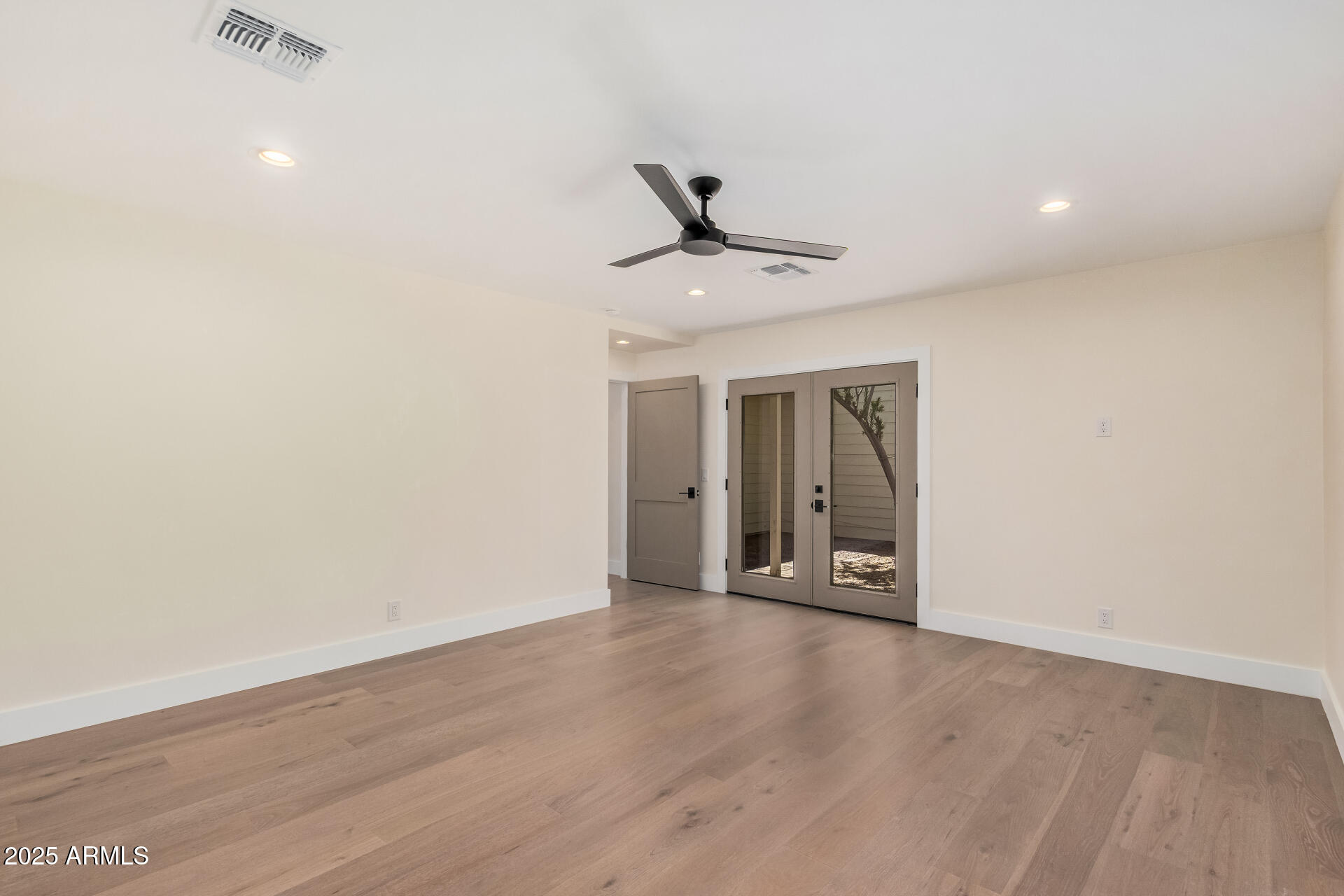 1 W COUNTRY GABLES Drive