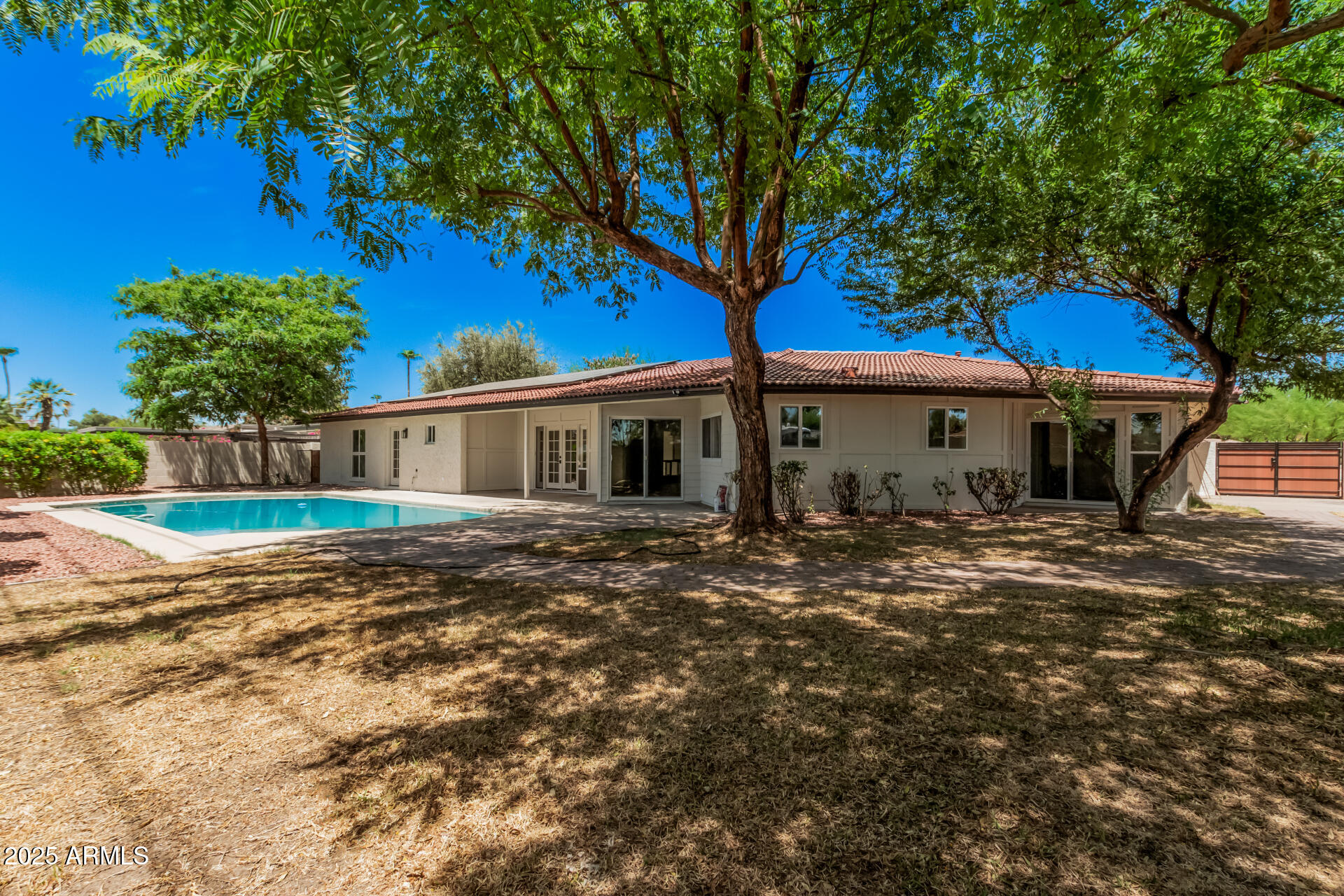 1 W COUNTRY GABLES Drive