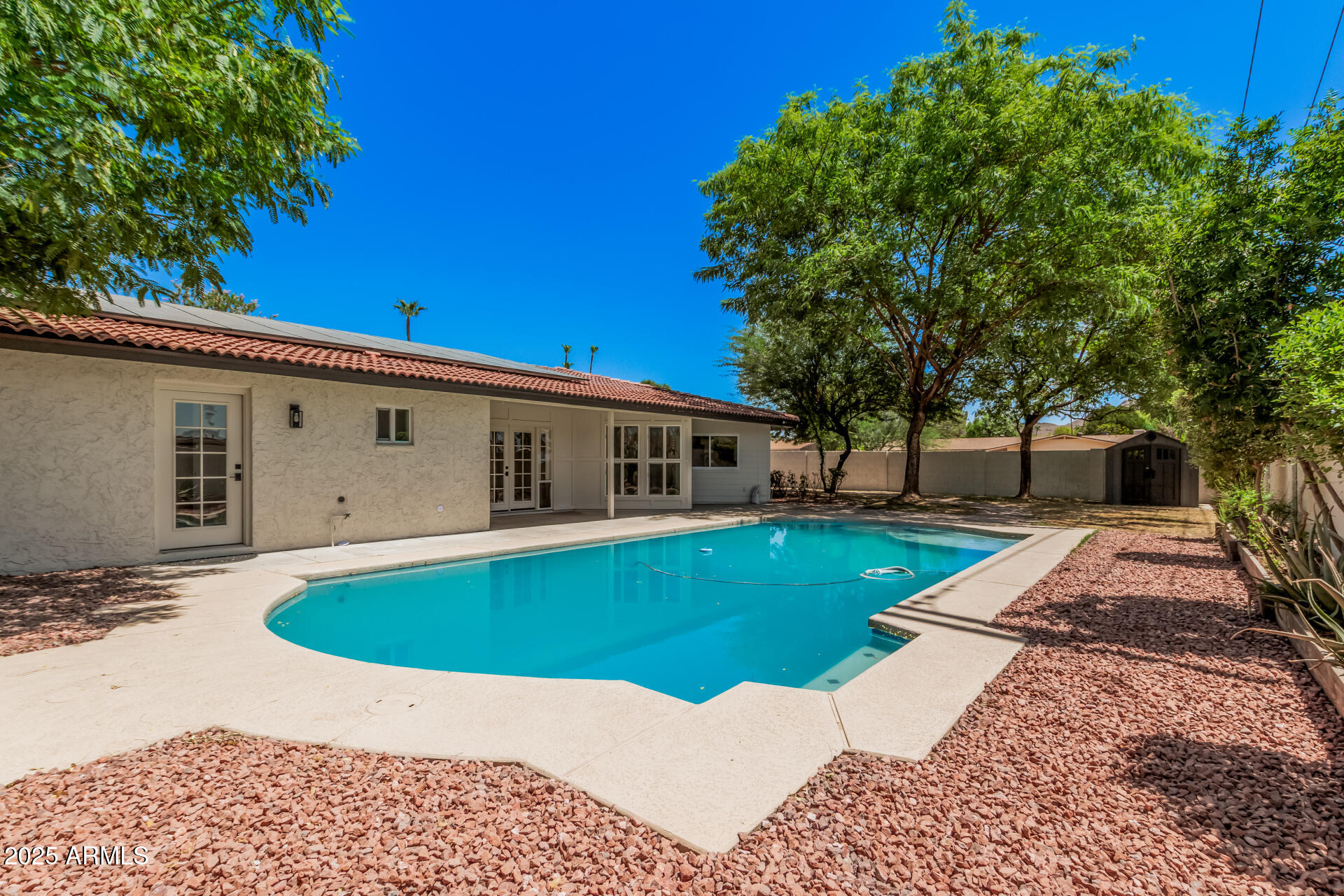 1 W COUNTRY GABLES Drive