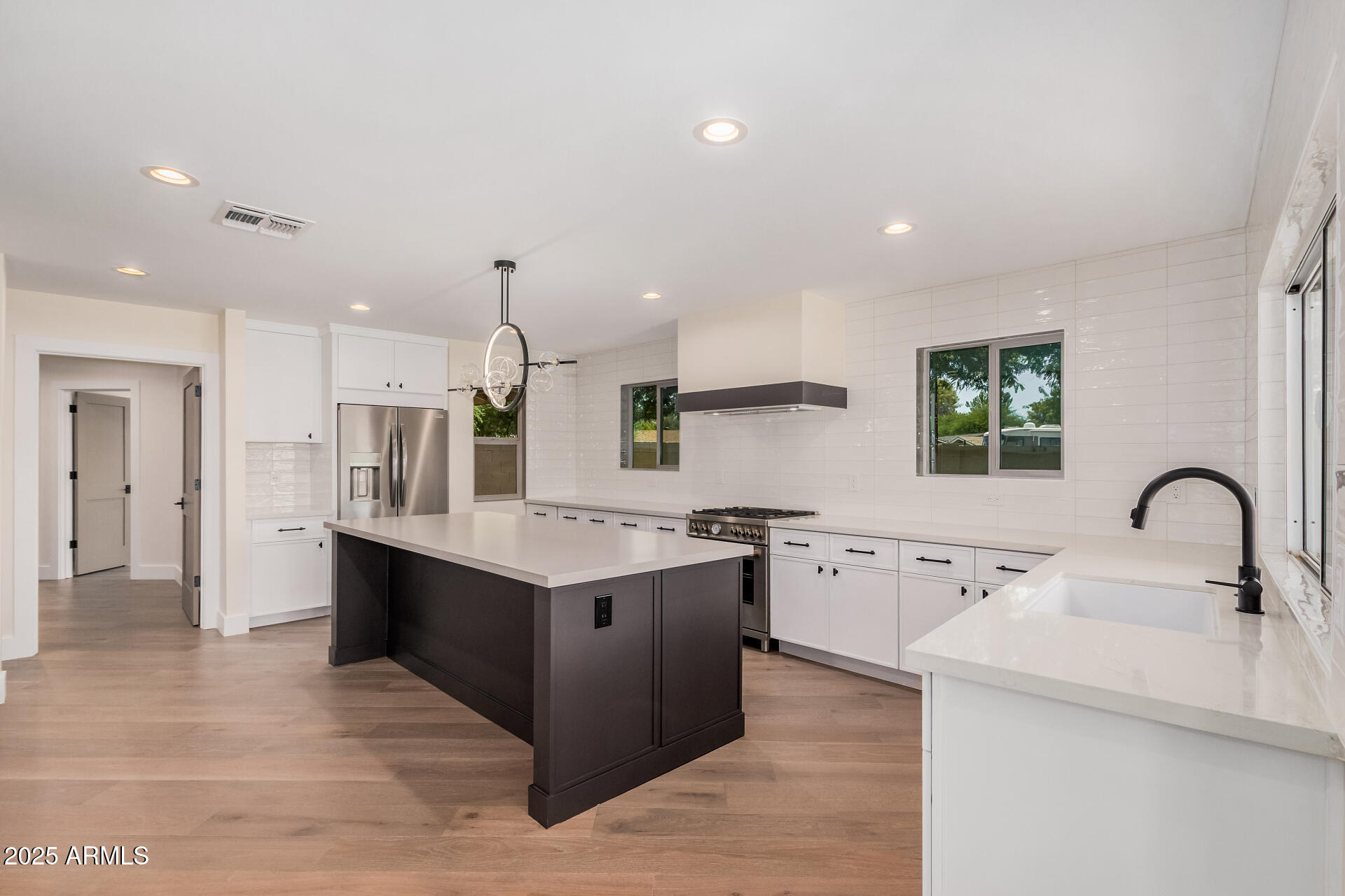 1 W COUNTRY GABLES Drive