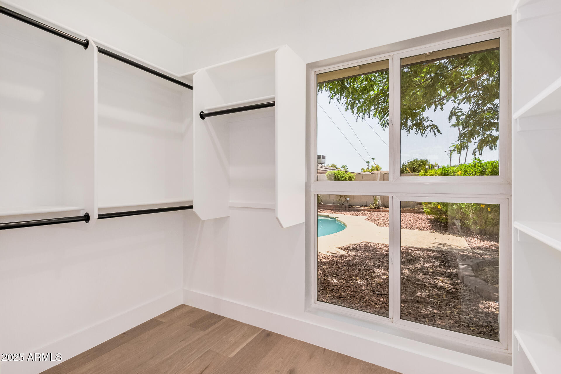 1 W COUNTRY GABLES Drive