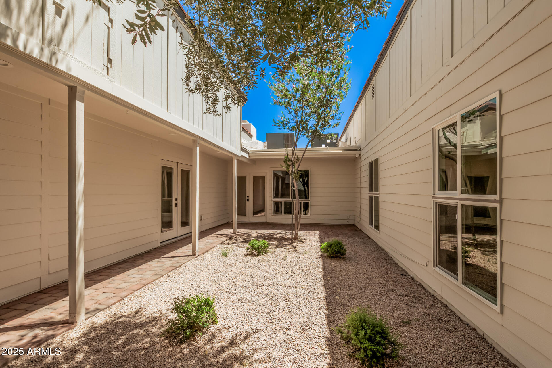 1 W COUNTRY GABLES Drive