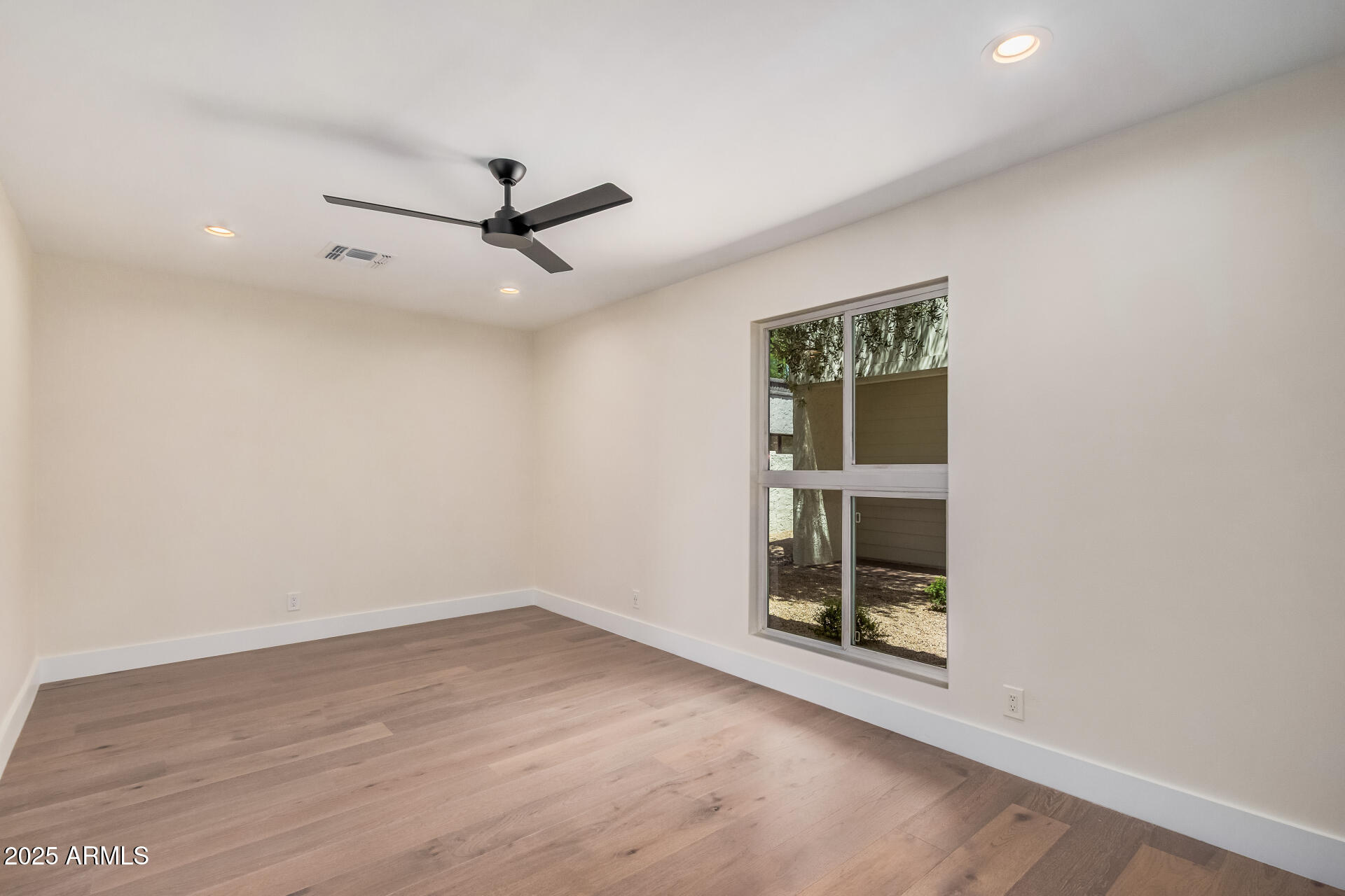 1 W COUNTRY GABLES Drive