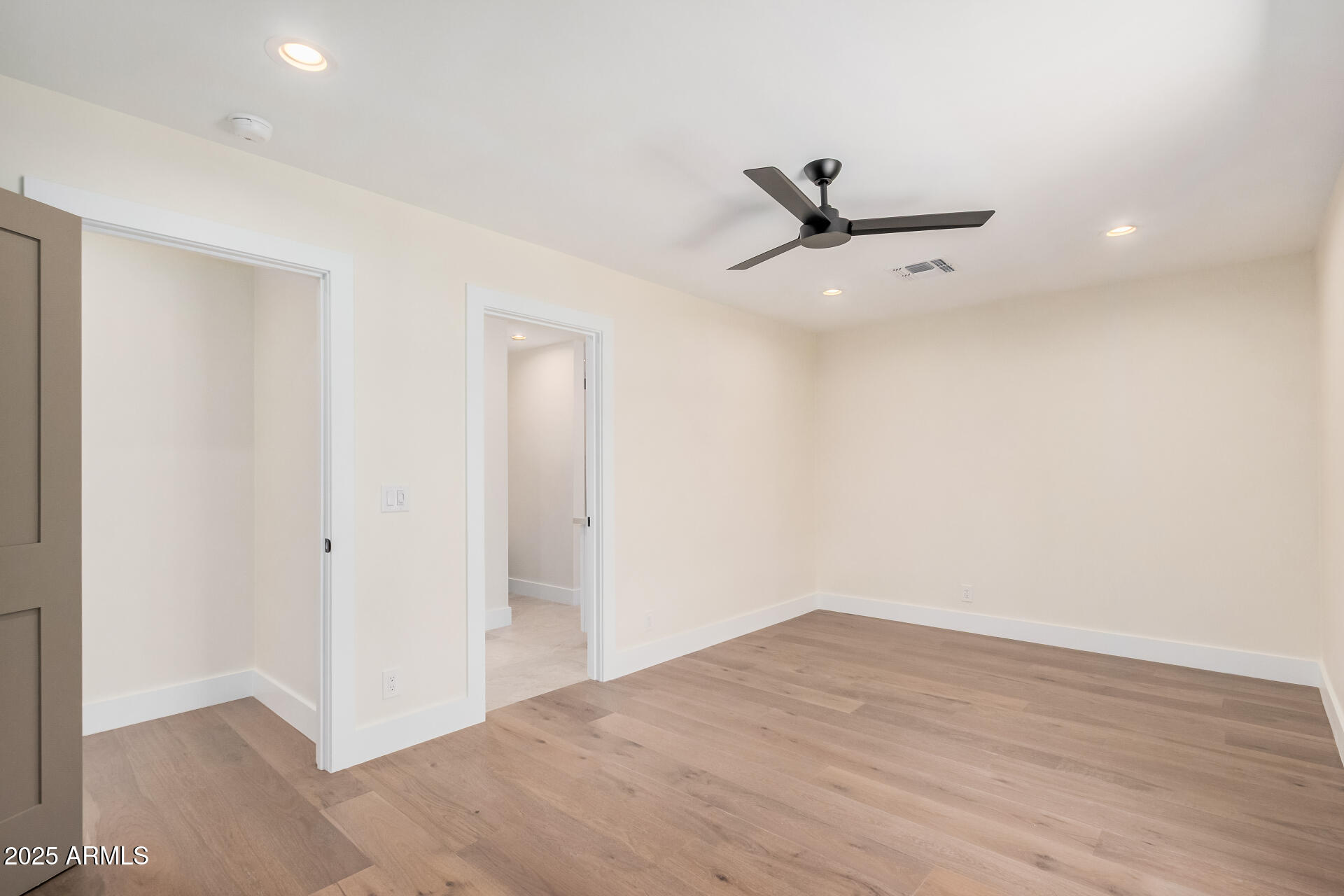 1 W COUNTRY GABLES Drive