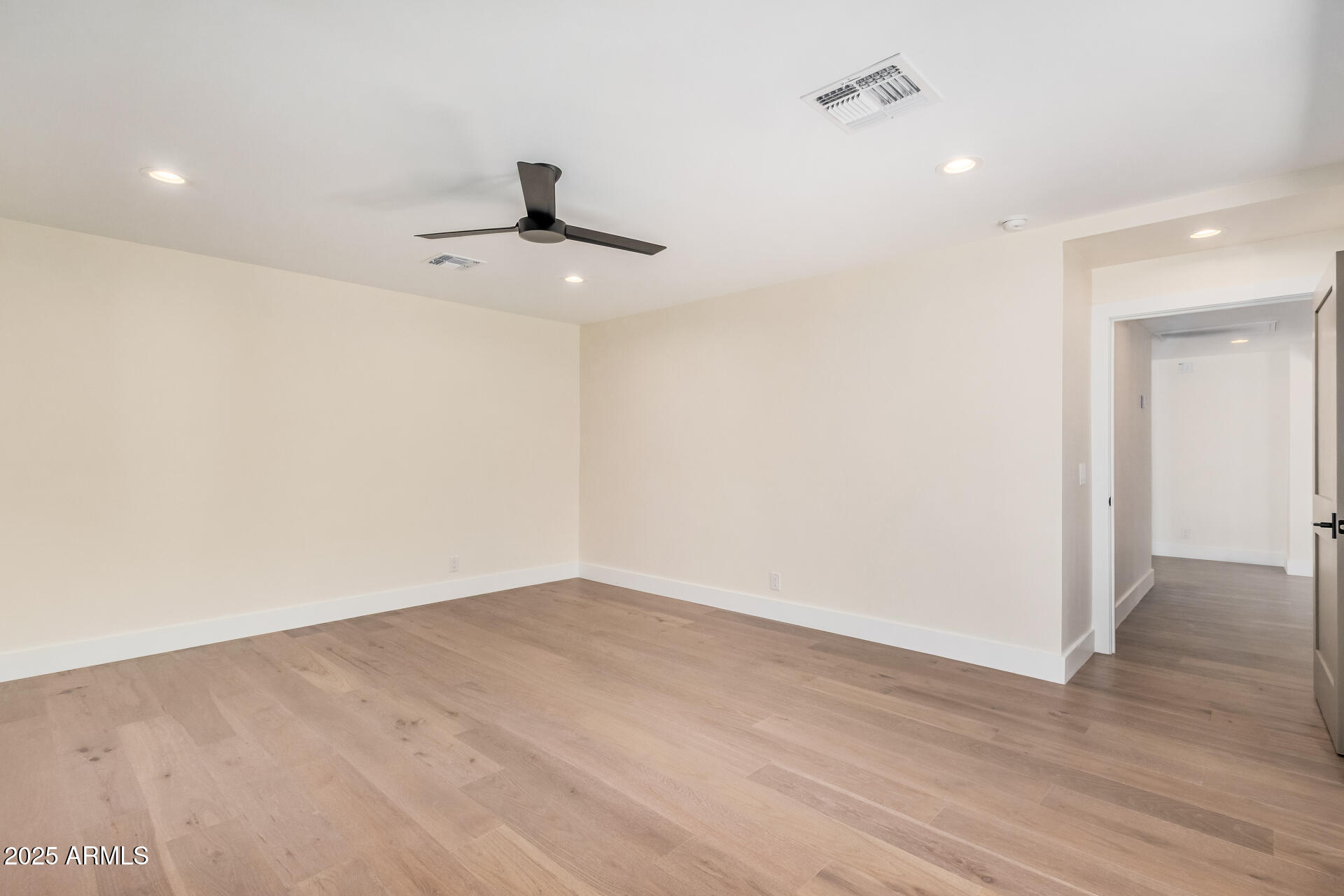 1 W COUNTRY GABLES Drive