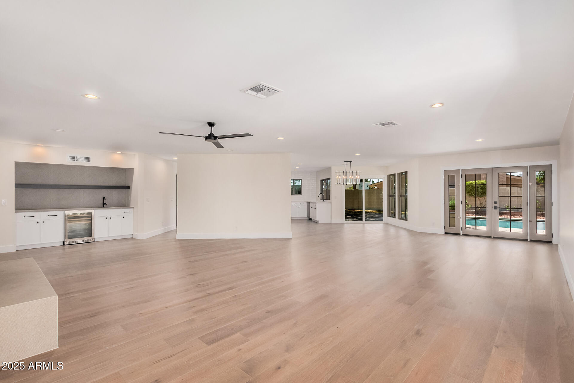 1 W COUNTRY GABLES Drive