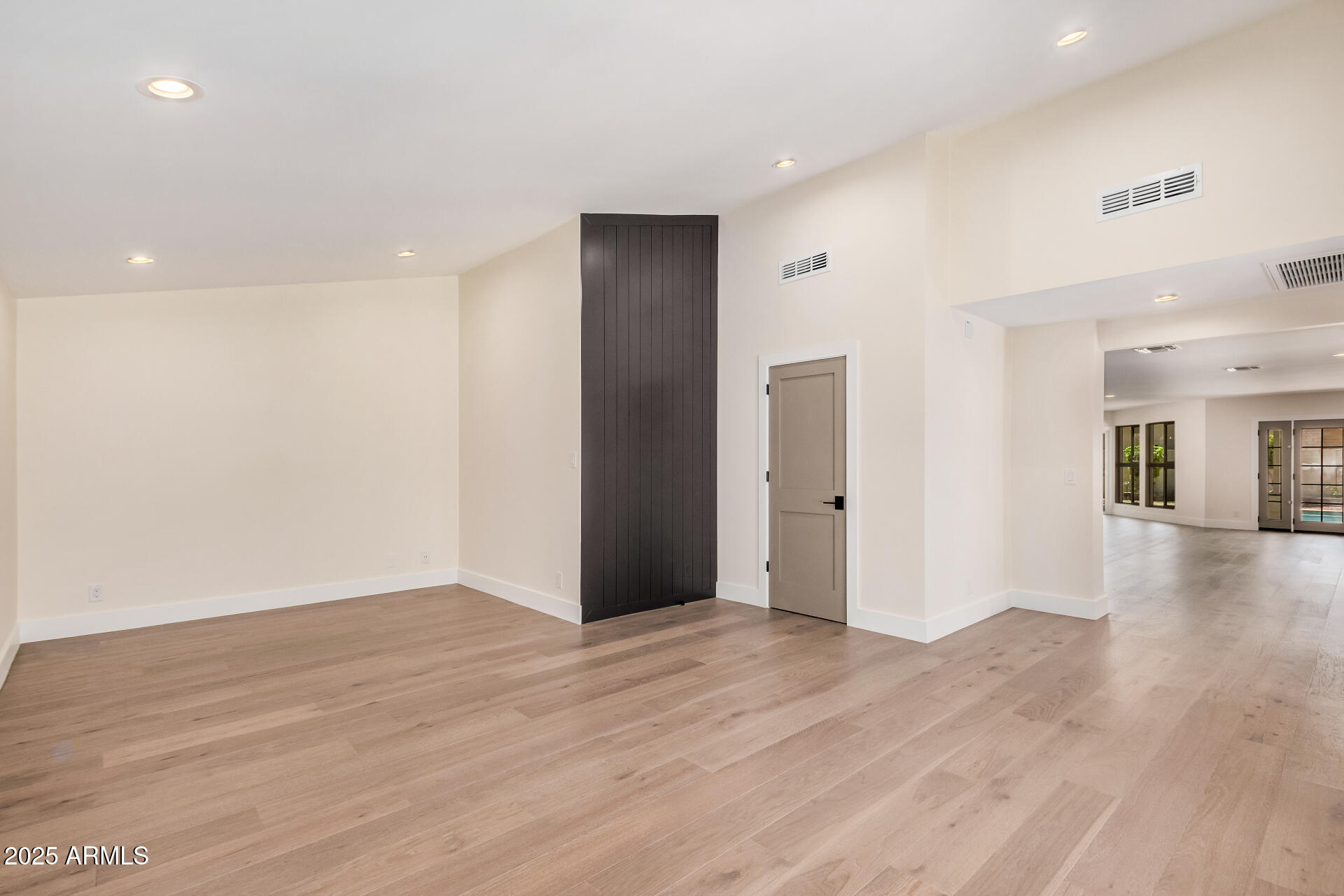 1 W COUNTRY GABLES Drive
