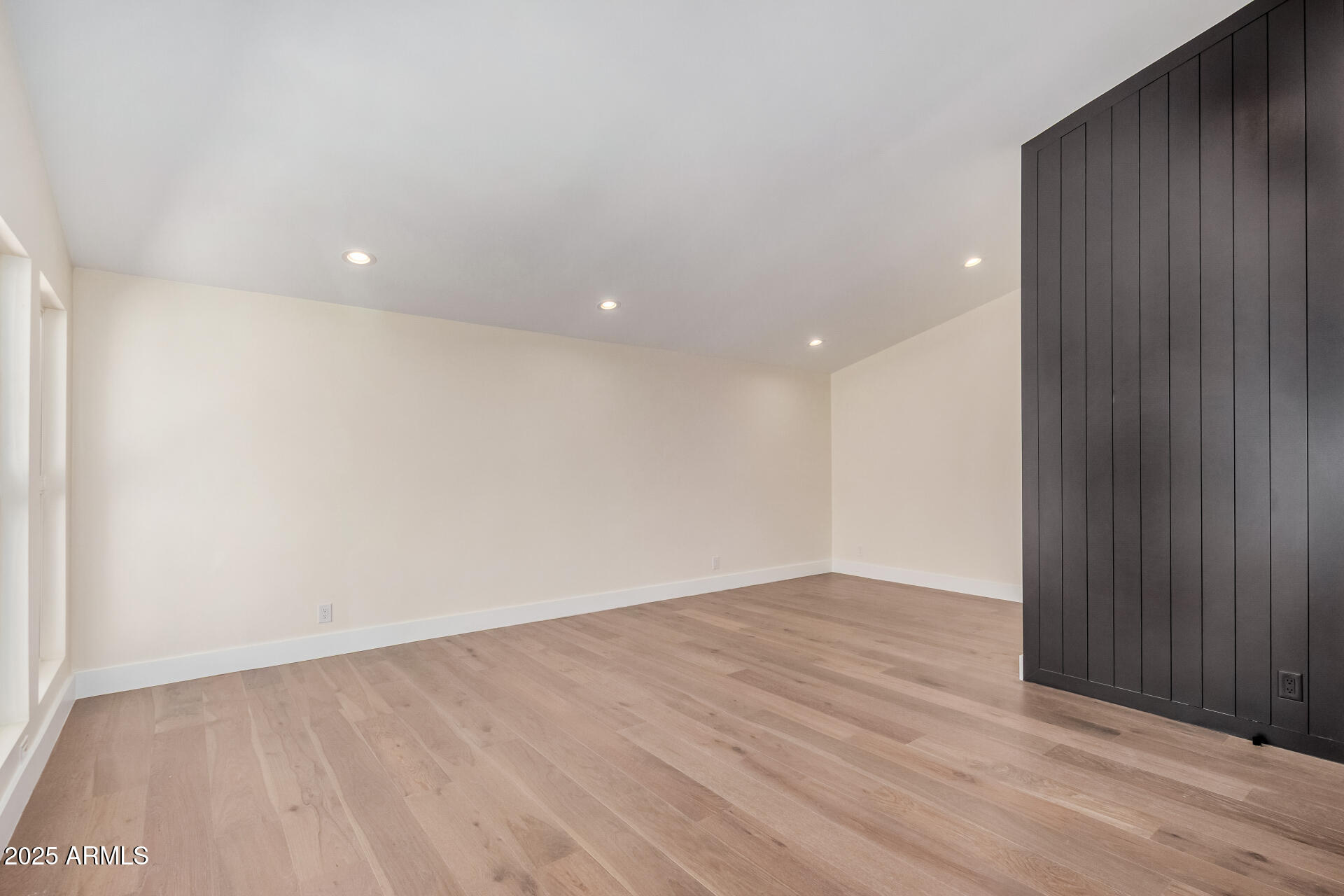 1 W COUNTRY GABLES Drive