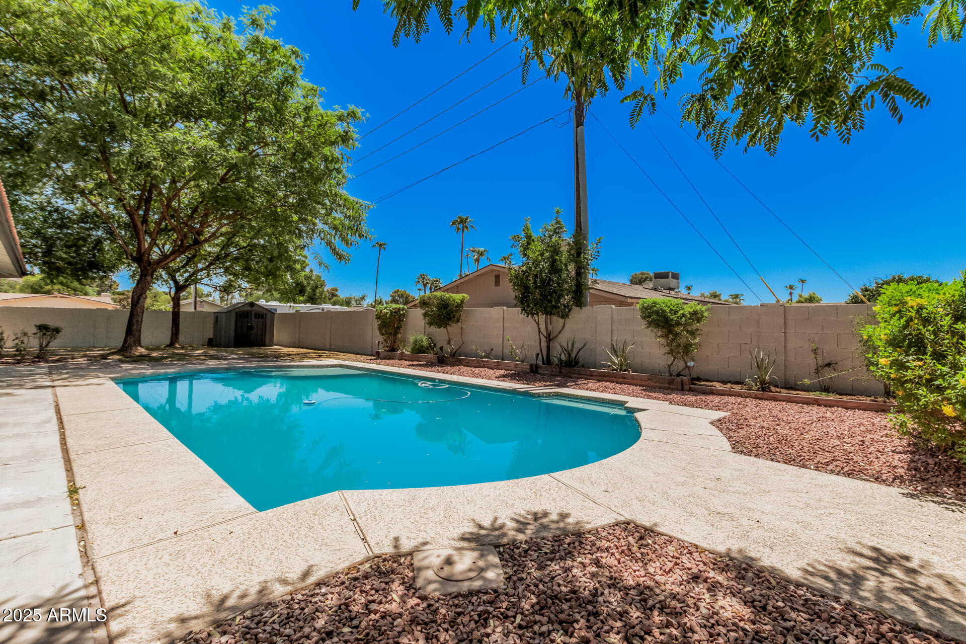 1 W COUNTRY GABLES Drive