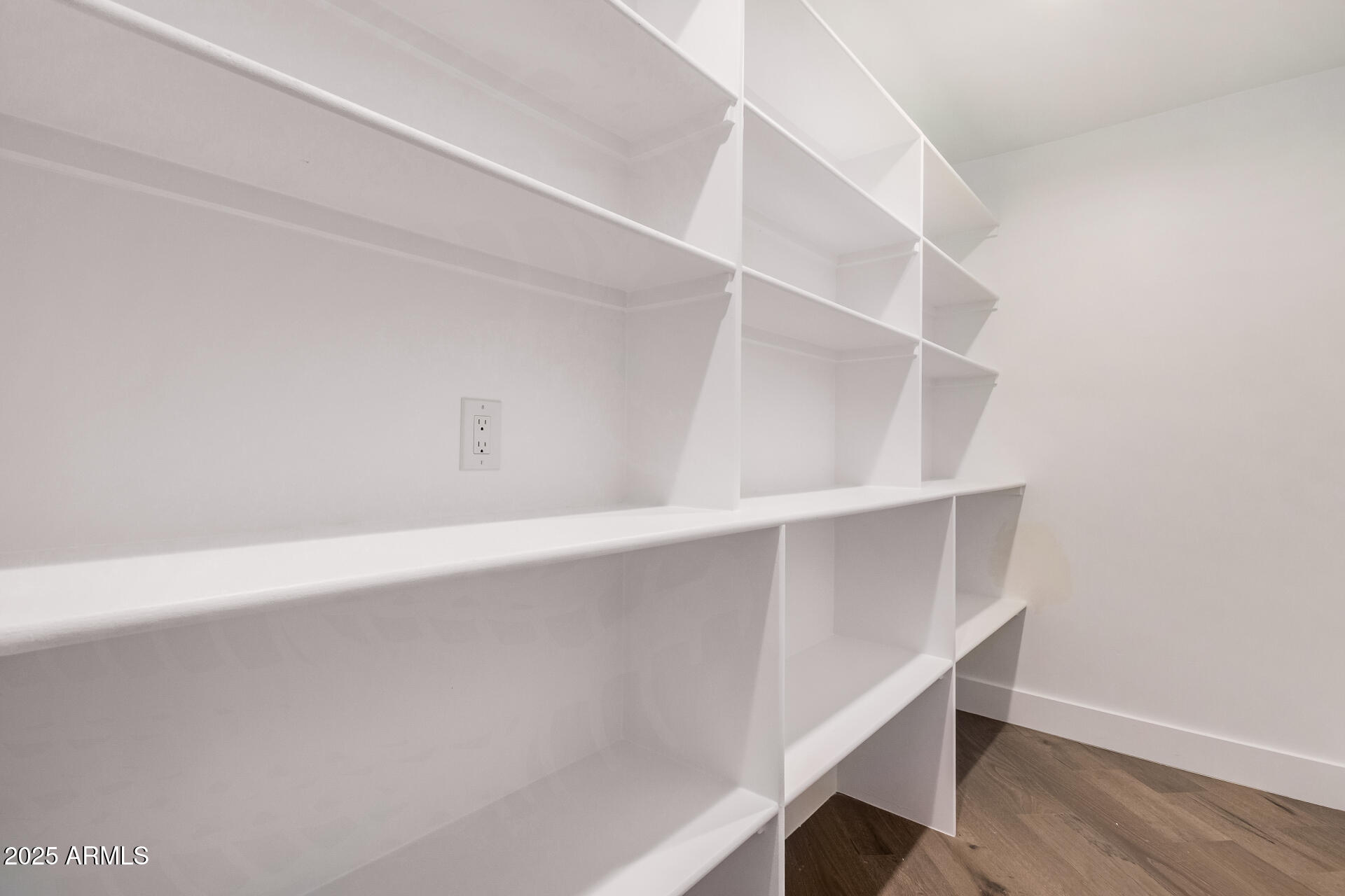 1 W COUNTRY GABLES Drive