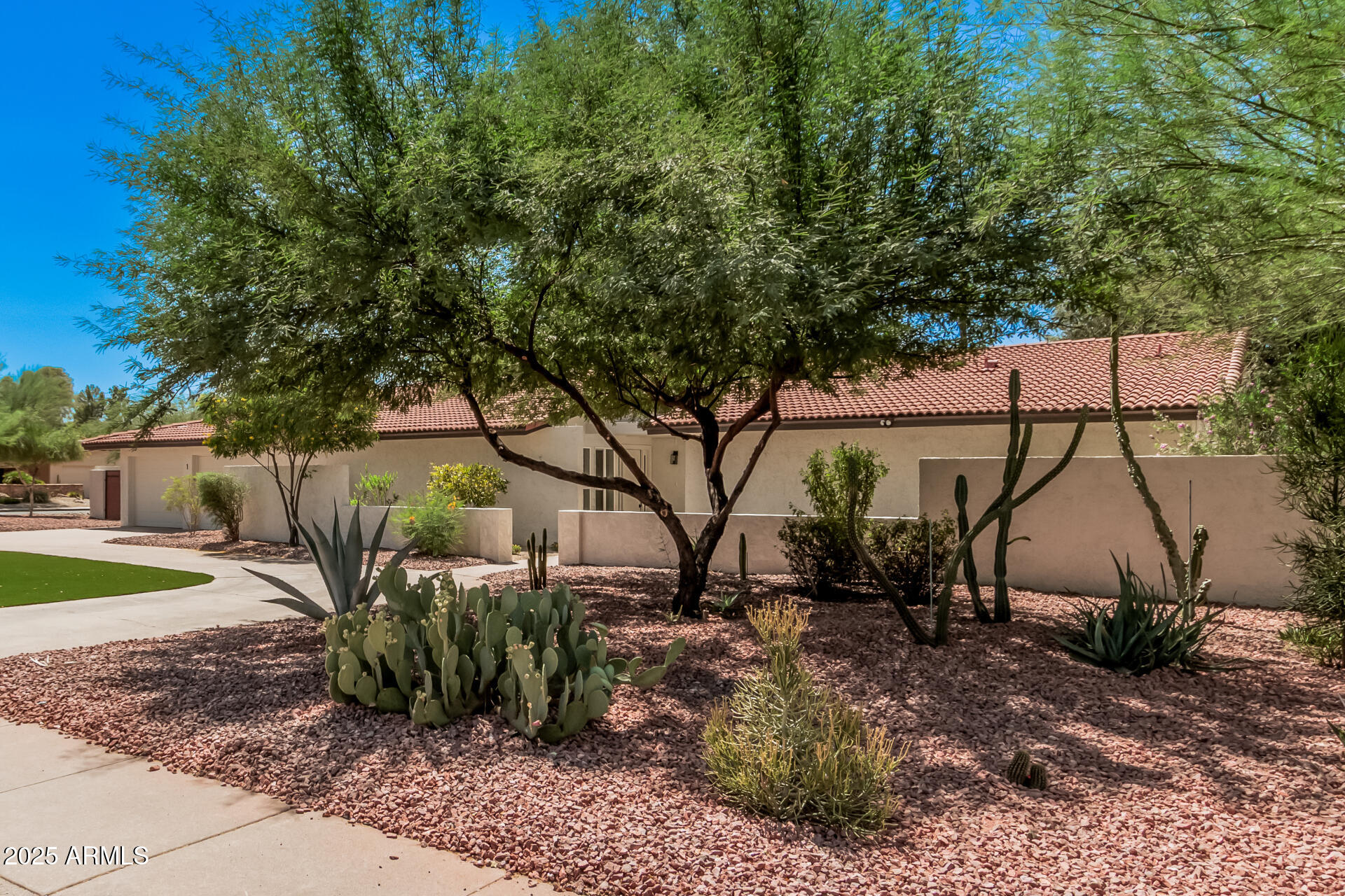 1 W COUNTRY GABLES Drive