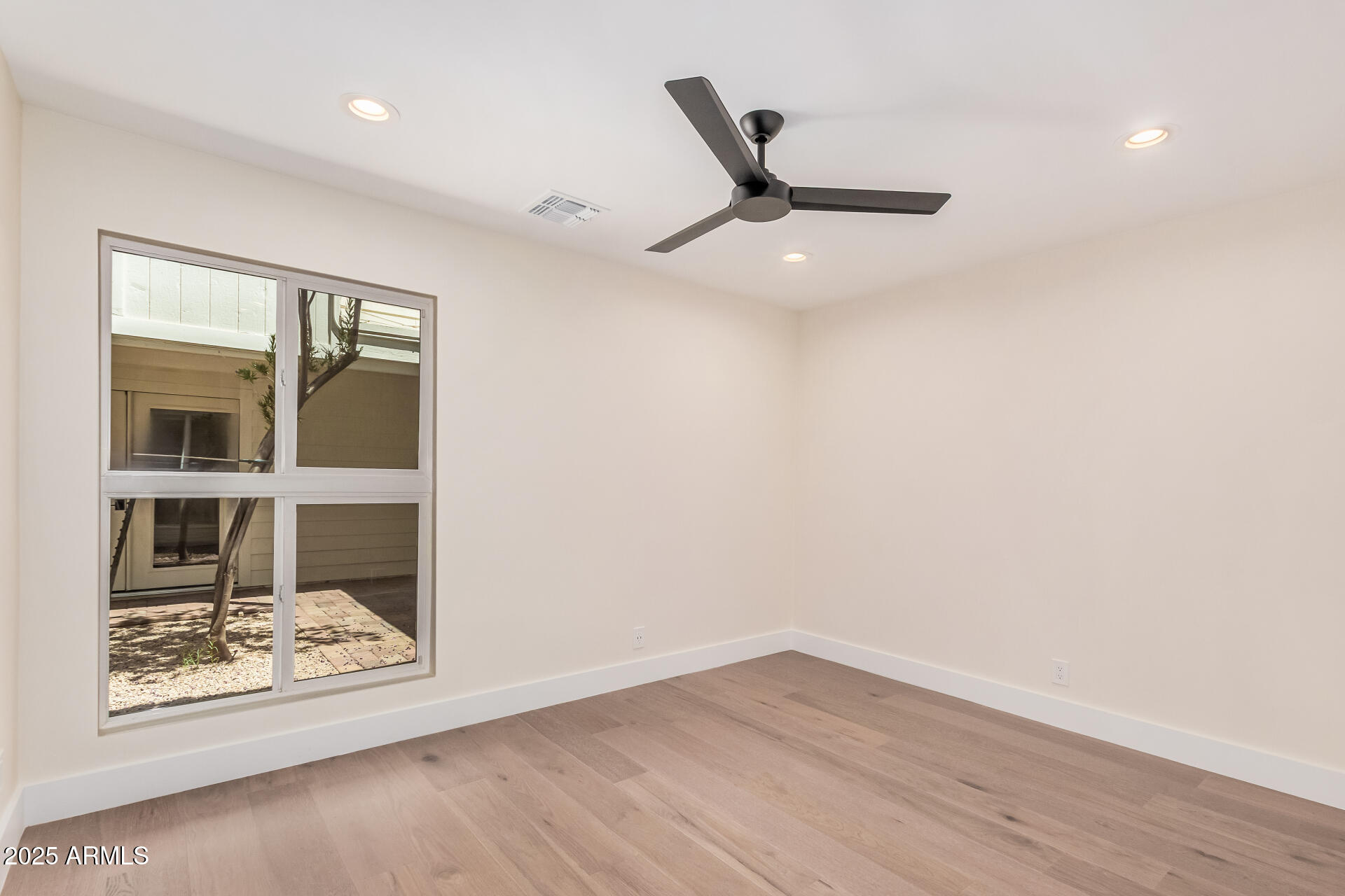 1 W COUNTRY GABLES Drive