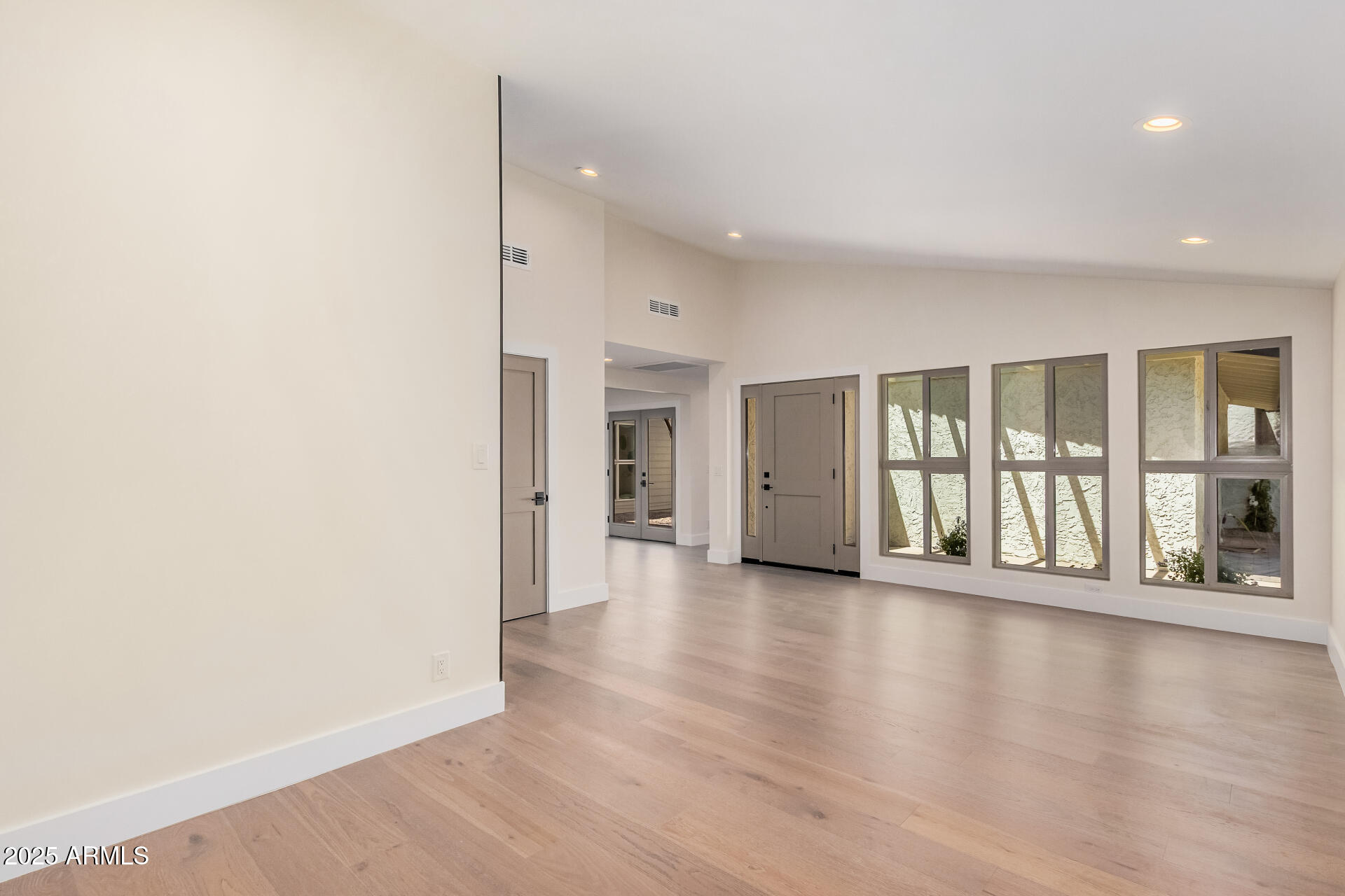 1 W COUNTRY GABLES Drive