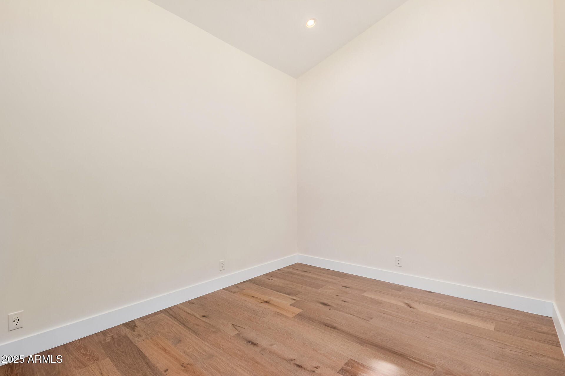 1 W COUNTRY GABLES Drive