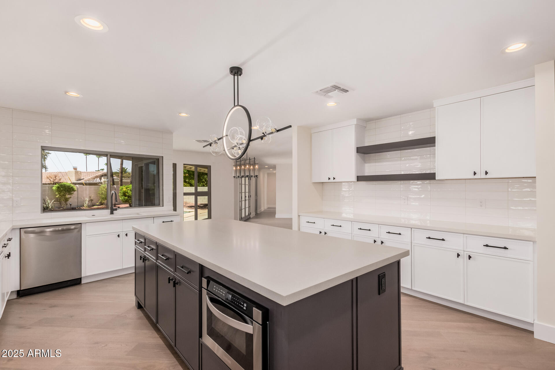 1 W COUNTRY GABLES Drive