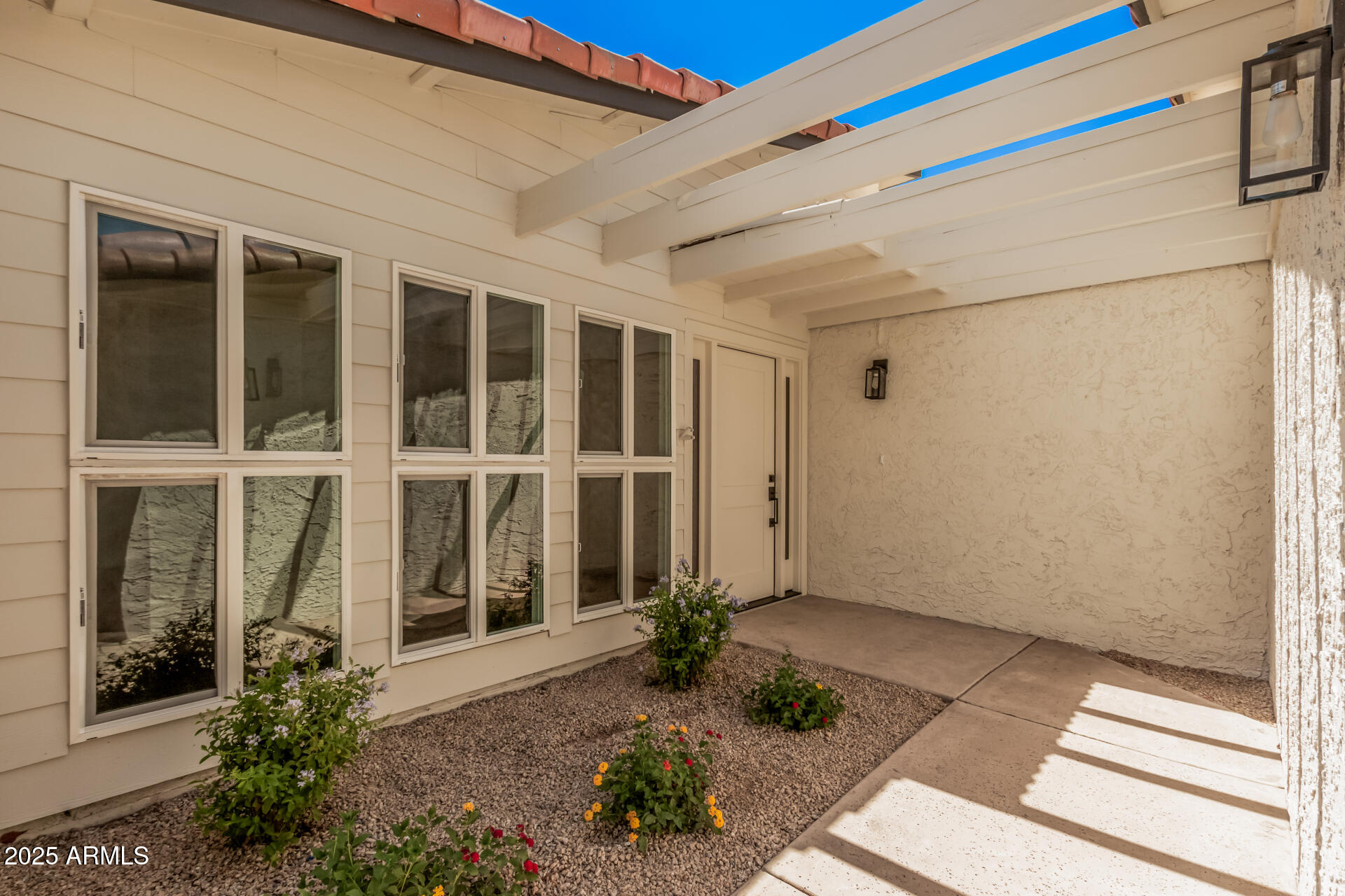 1 W COUNTRY GABLES Drive