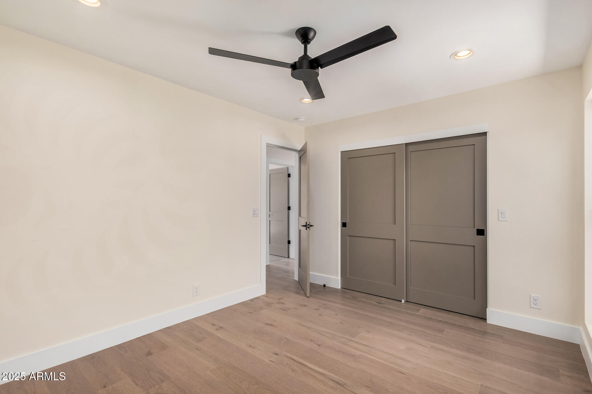 1 W COUNTRY GABLES Drive