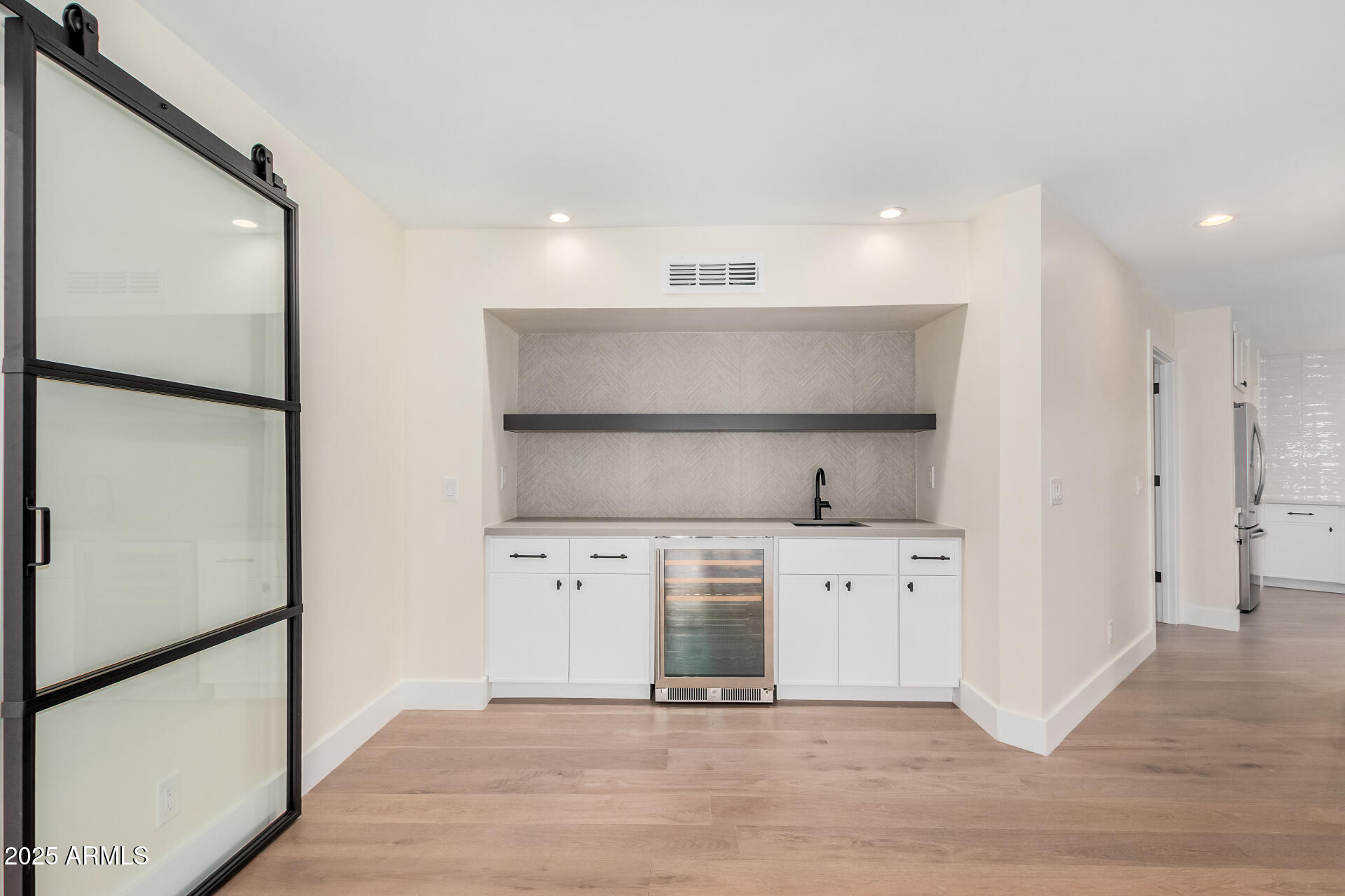 1 W COUNTRY GABLES Drive