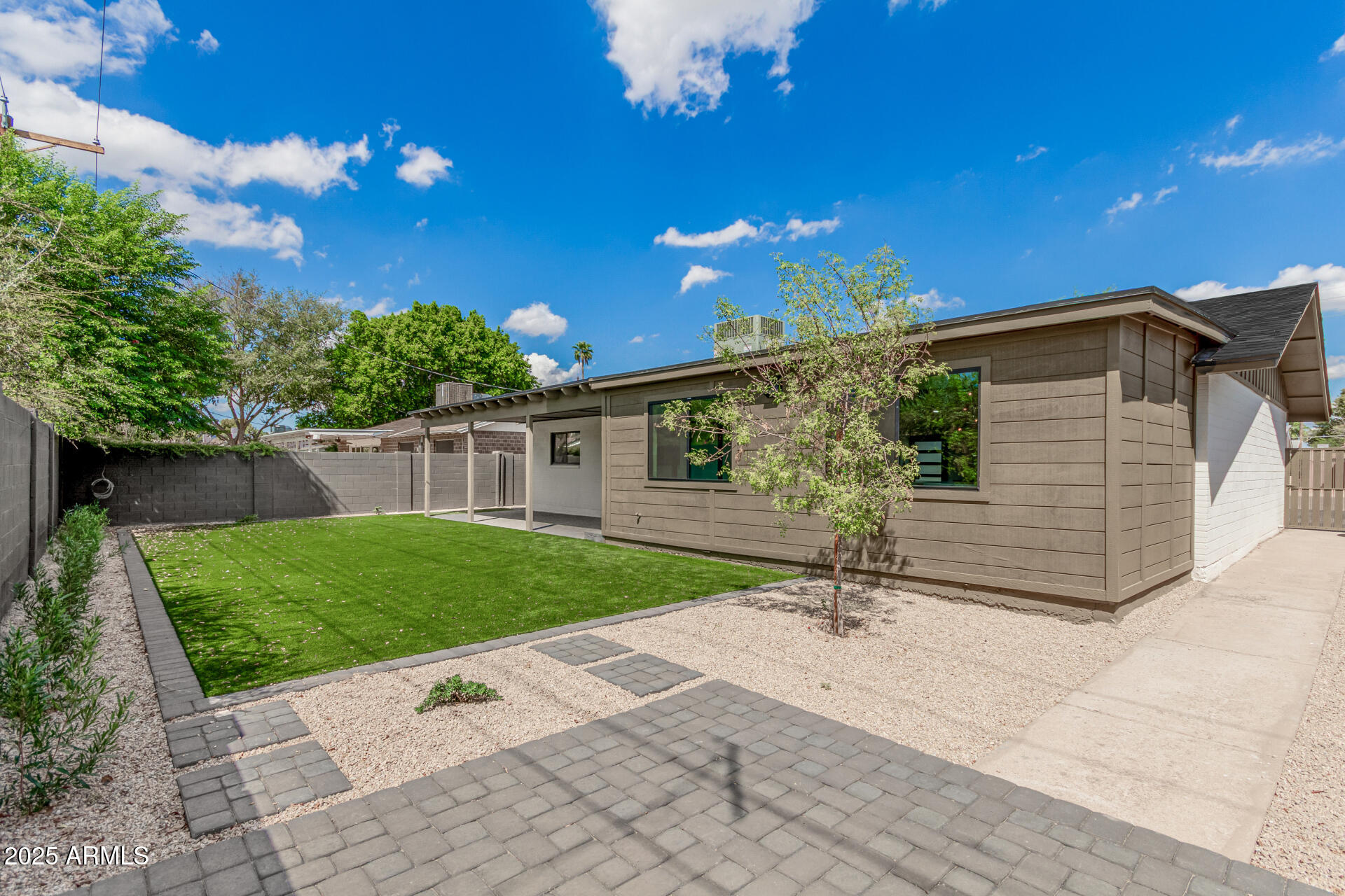 8437 E VISTA Drive