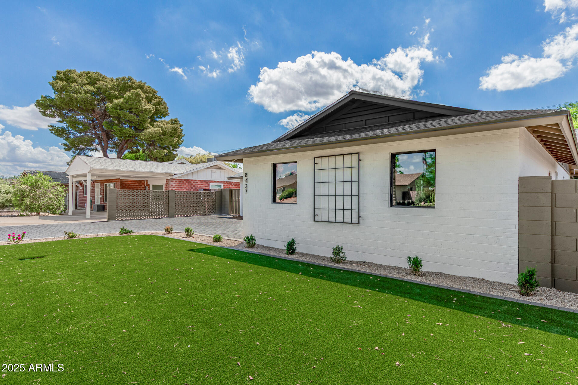 8437 E VISTA Drive