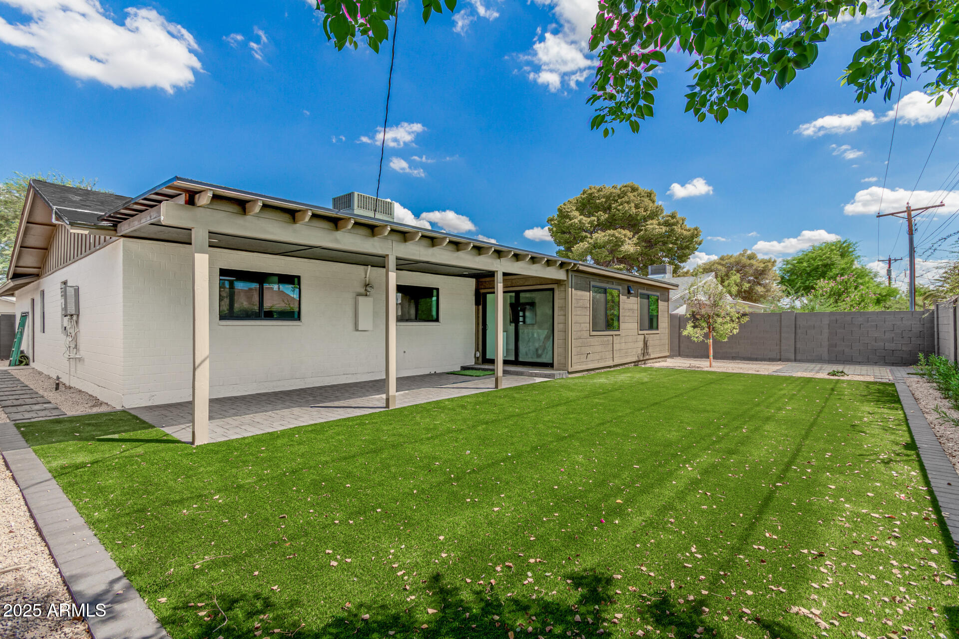 8437 E VISTA Drive