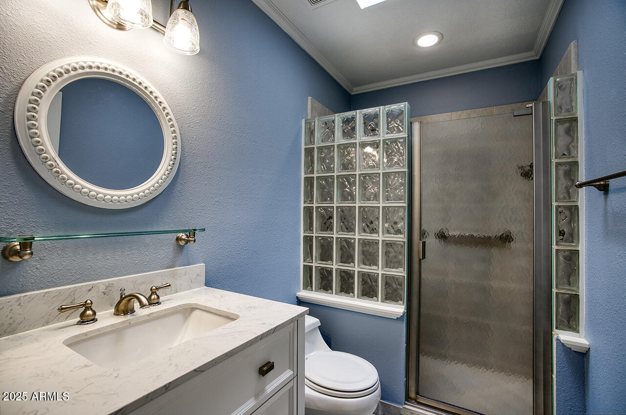 4079 E SHANGRI LA Road