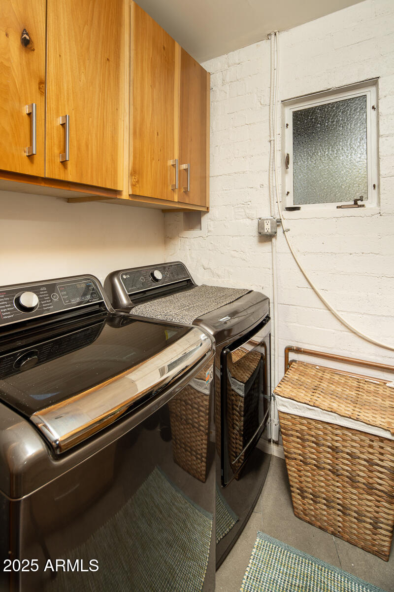 1285 E WINDSOR Avenue