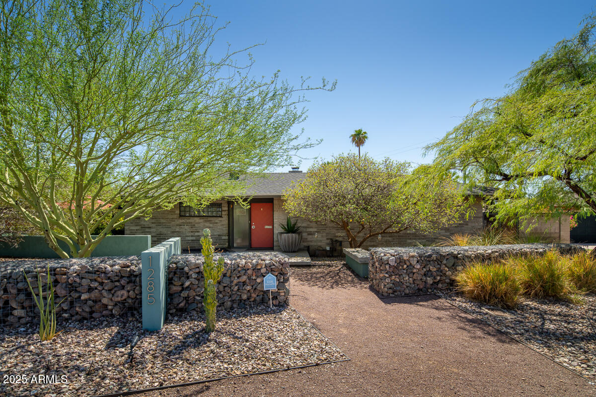 1285 E WINDSOR Avenue