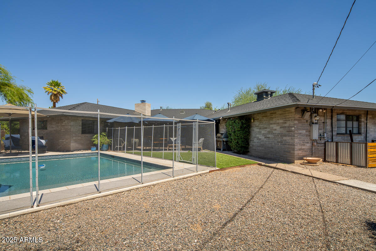 1285 E WINDSOR Avenue