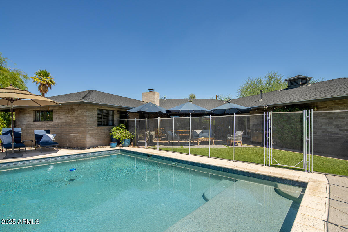 1285 E WINDSOR Avenue