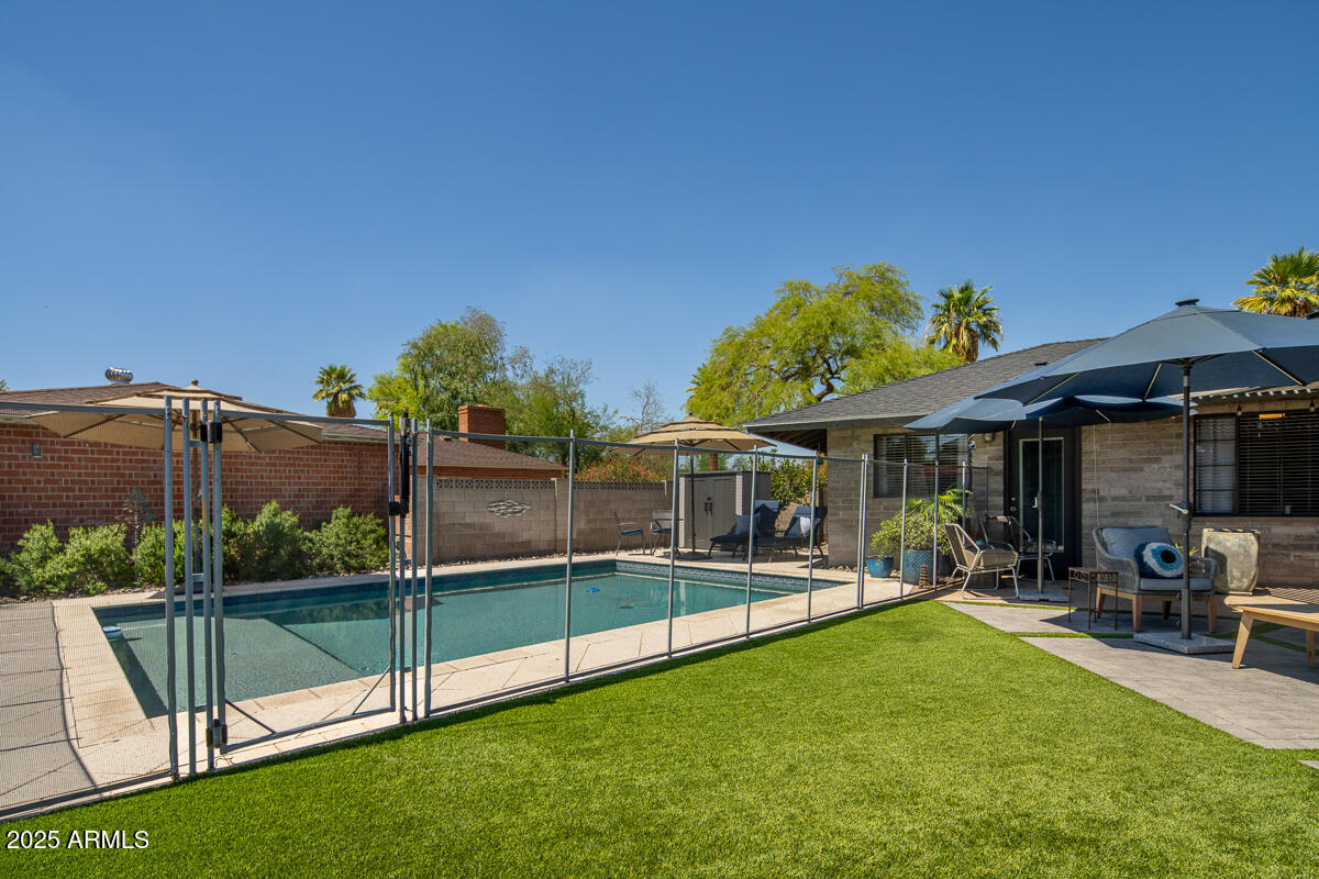 1285 E WINDSOR Avenue